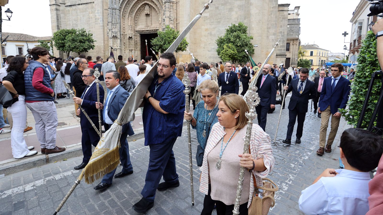 Procesión de Madre de Dios del Rosario de Capataces y Costaleros en Jerez