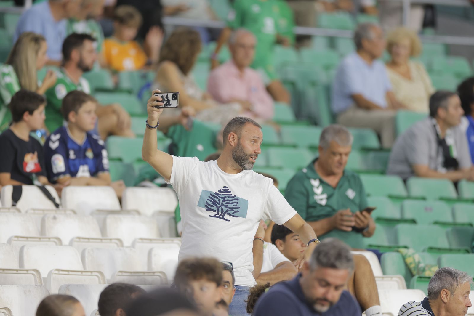 Búscate en las fotos del Betis-Valencia
