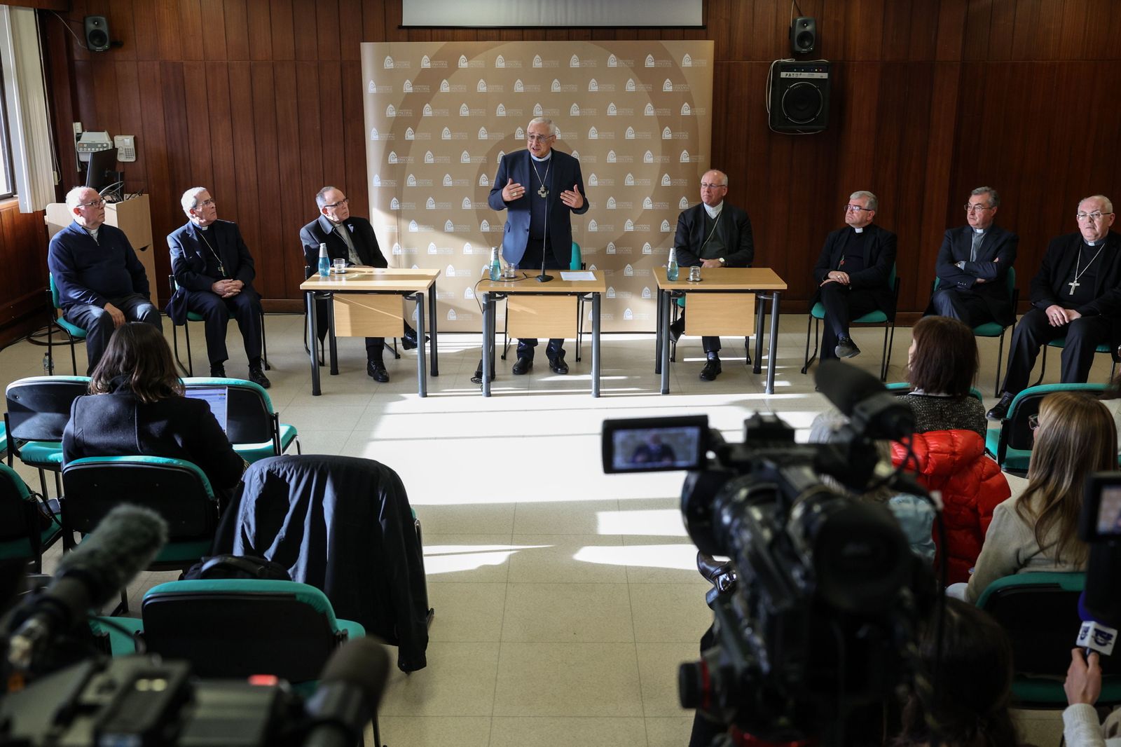 Jose Ornelas (c), presidente de la Conferencia Episcopal Portuguesa, tras la publicación del informe de la comisión que investiga los abusos.
