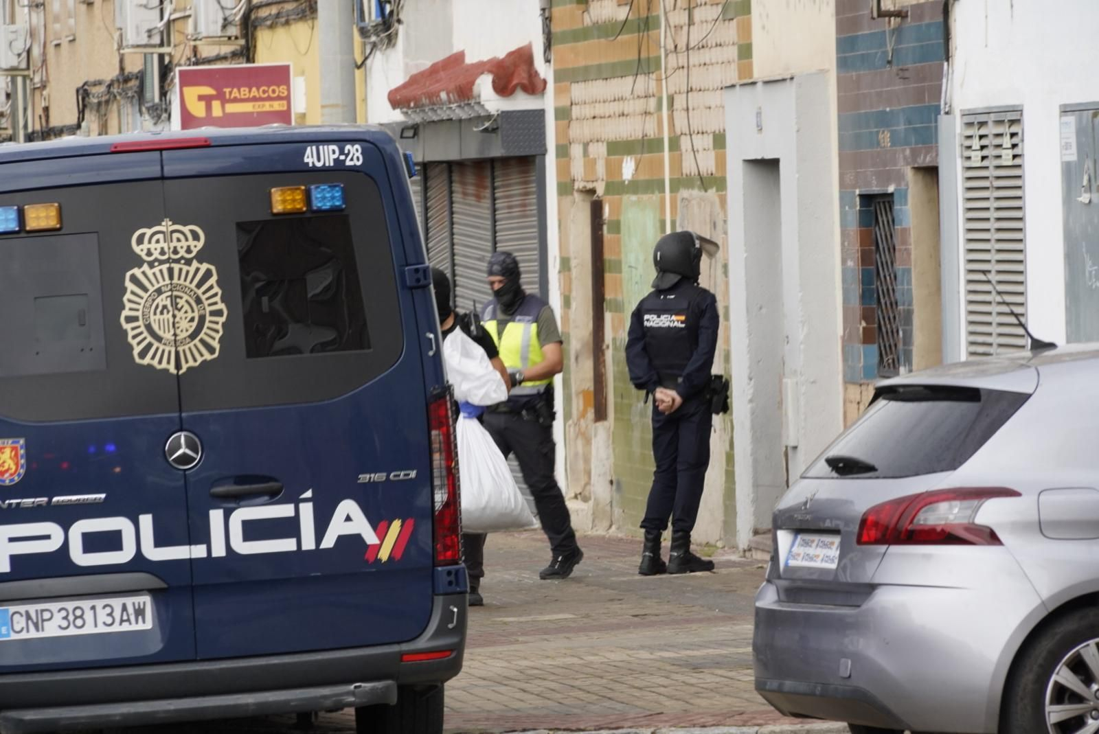 Imágenes de la macrooperación de la Policía Nacional este martes en El Torrejón y Pérez Cubillas: 200 agentes rastrean la zona