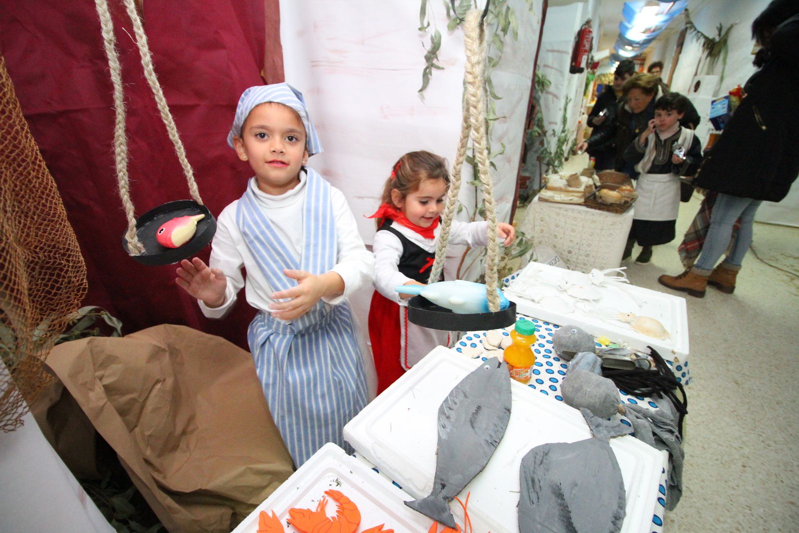 Imágenes del Belén viviente del colegio 12 de Octubre y la AMPA