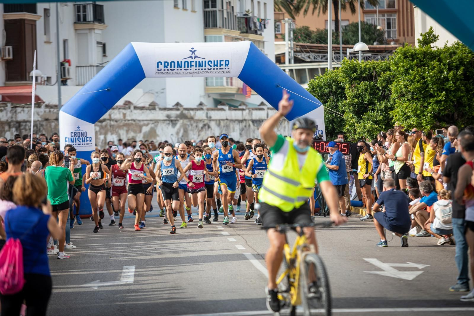Imágenes: Cádiz vive la carrera solidaria de la Milla Verde