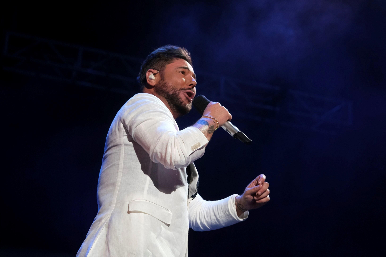 El concierto de Miguel Poveda en la plaza de toros de Córdoba, en fotografías