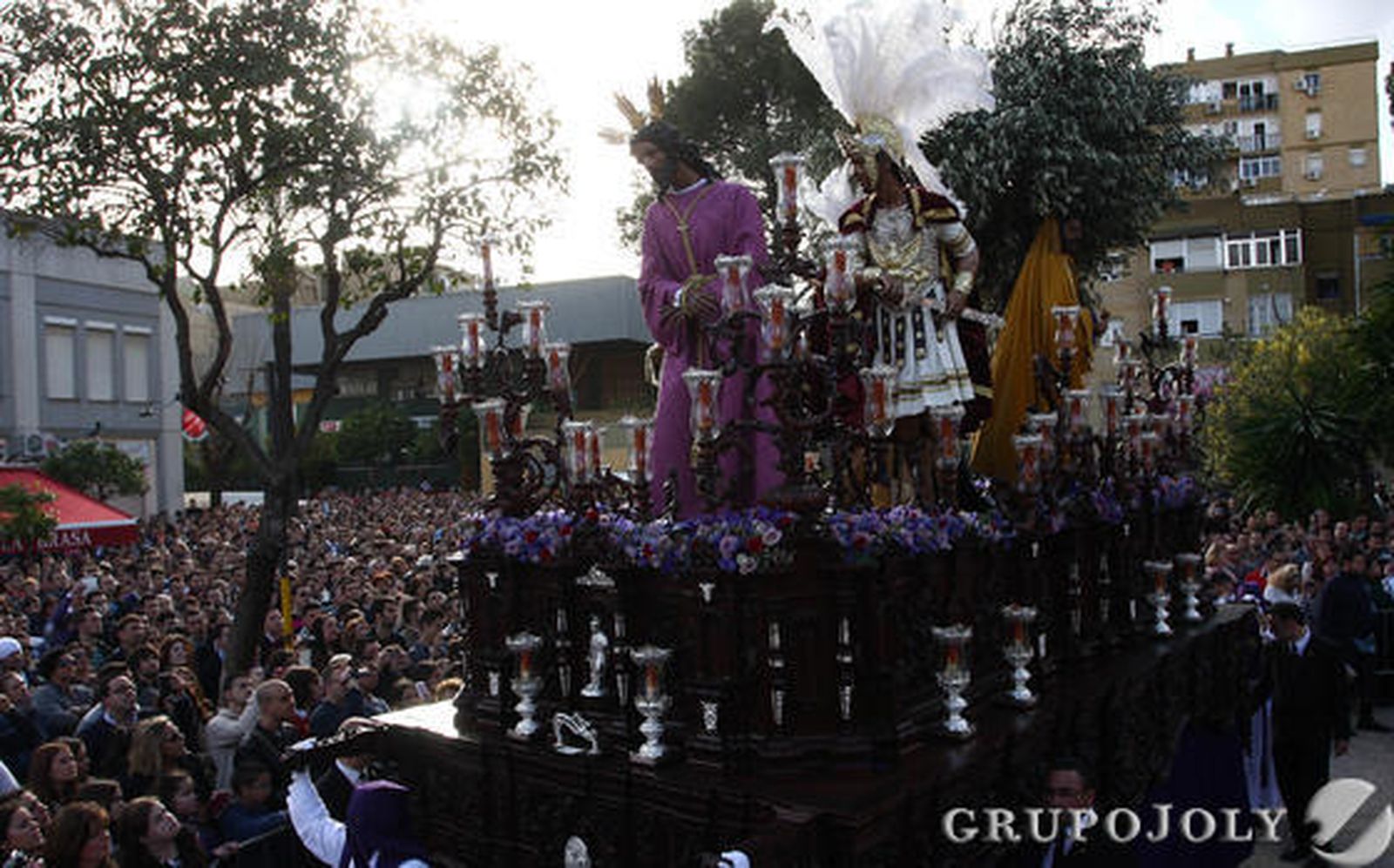 La Hermandad de Jesús de Nazaret, de Pino Montano. 

Foto: Belen Vargas