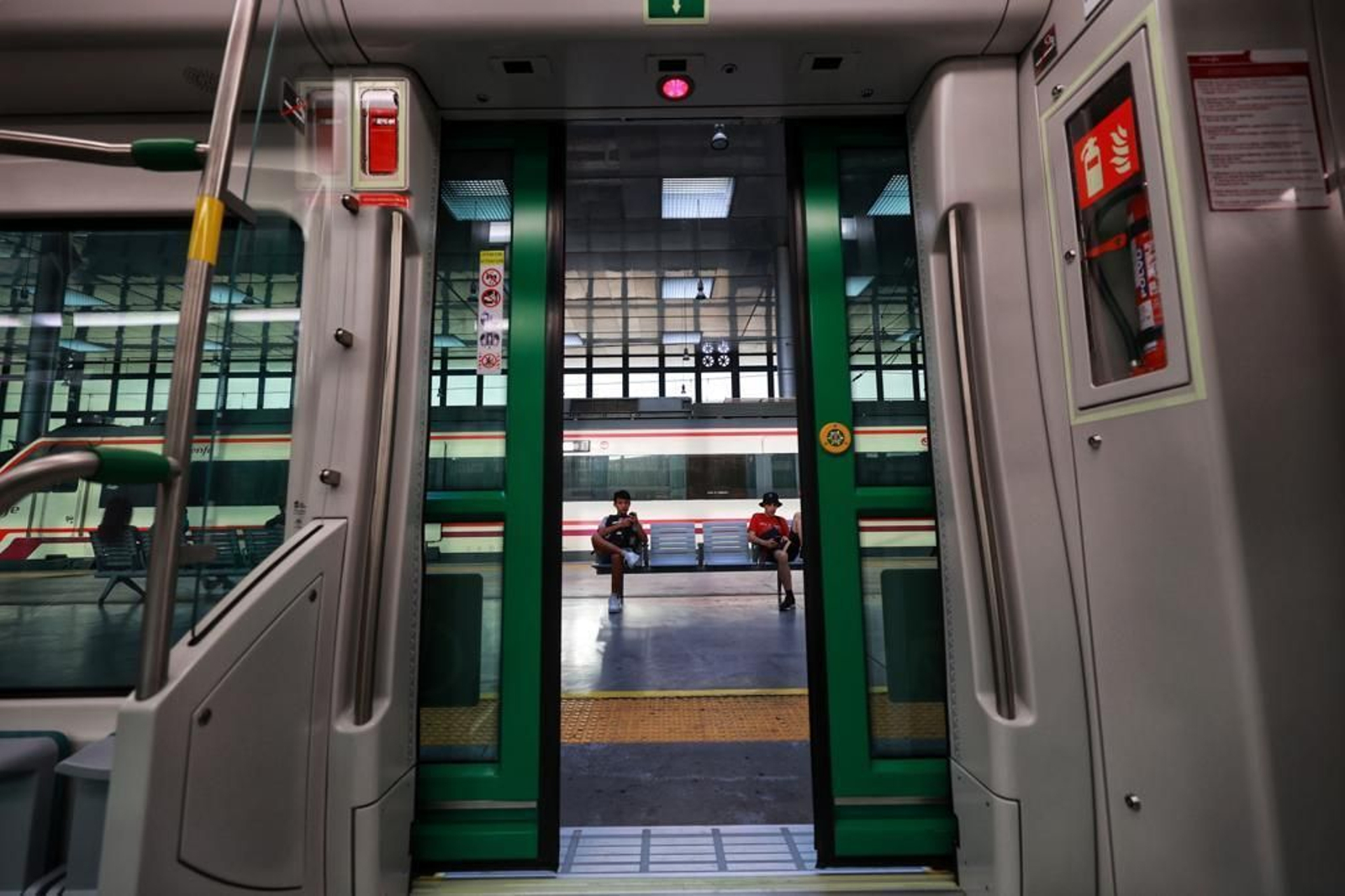 Búscate en las imágenes del primer día del tranvía de la Bahía de Cádiz