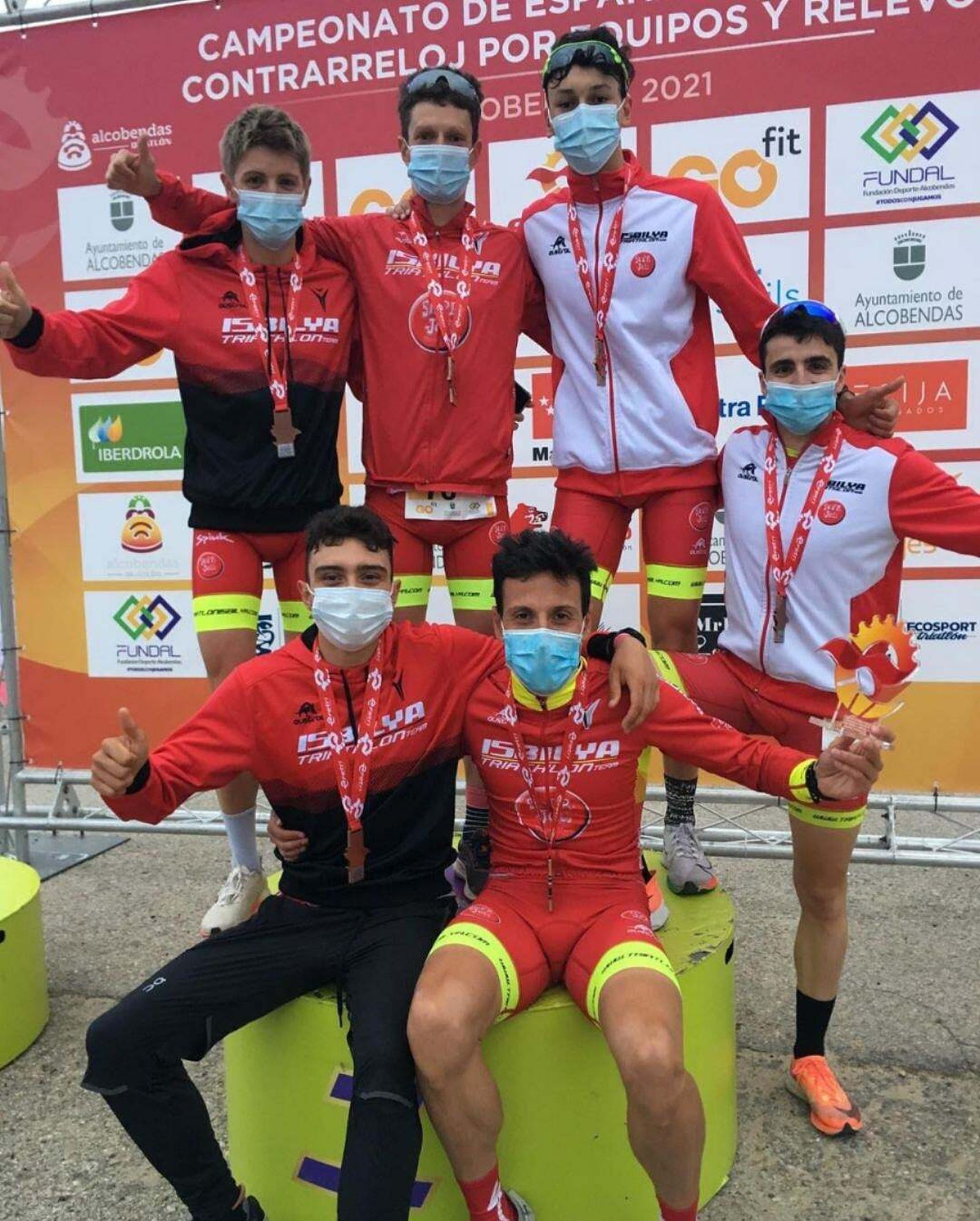 Los integrantes del Isbilya Sloppy Joe's, en el podio de Alcobendas.