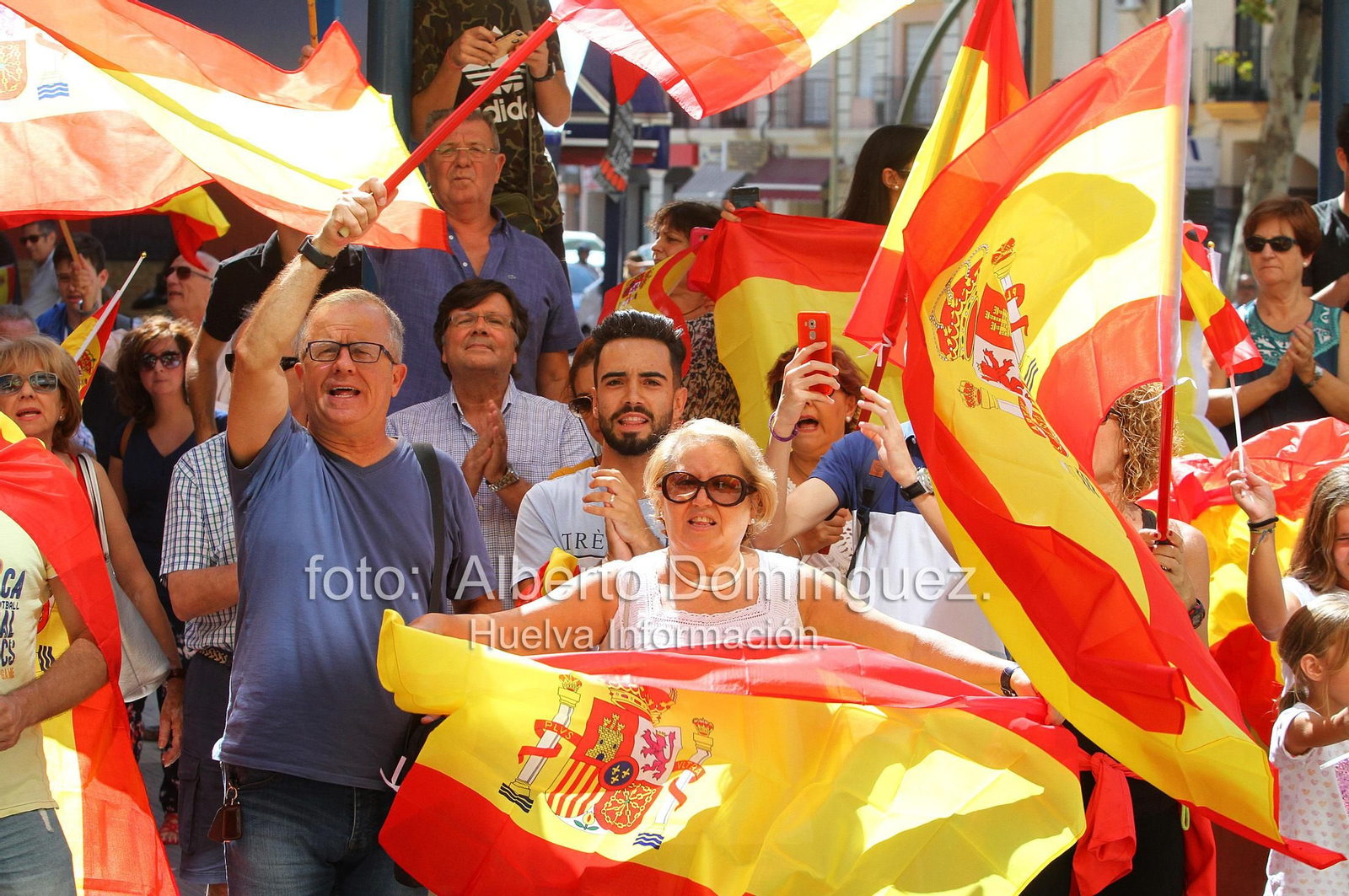 Imágenes de la expedición de Guardias Civiles de Huelva rumbo a Cataluña.