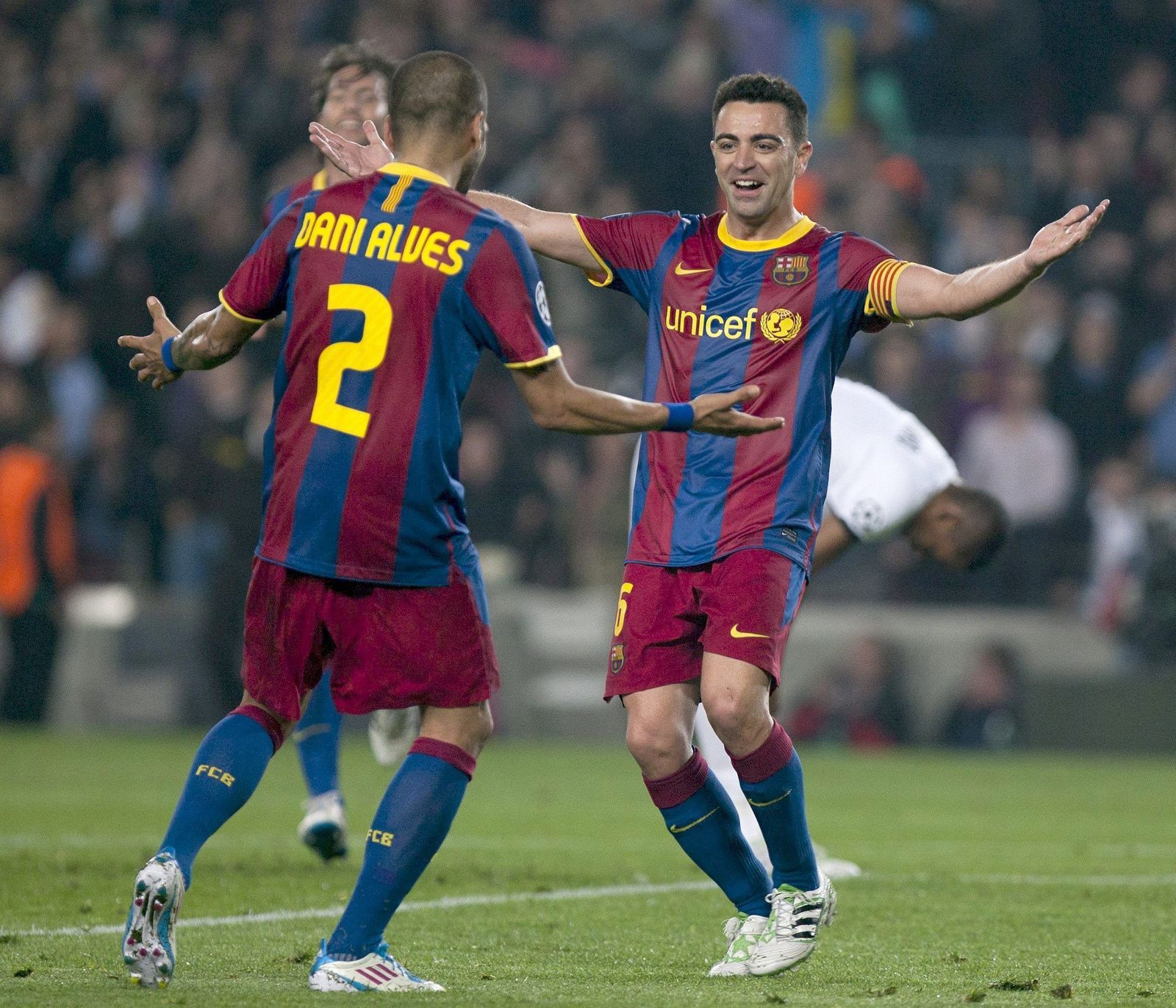 Dani Alves y Xavi juntos en un partido como jugadores del Barcelona.