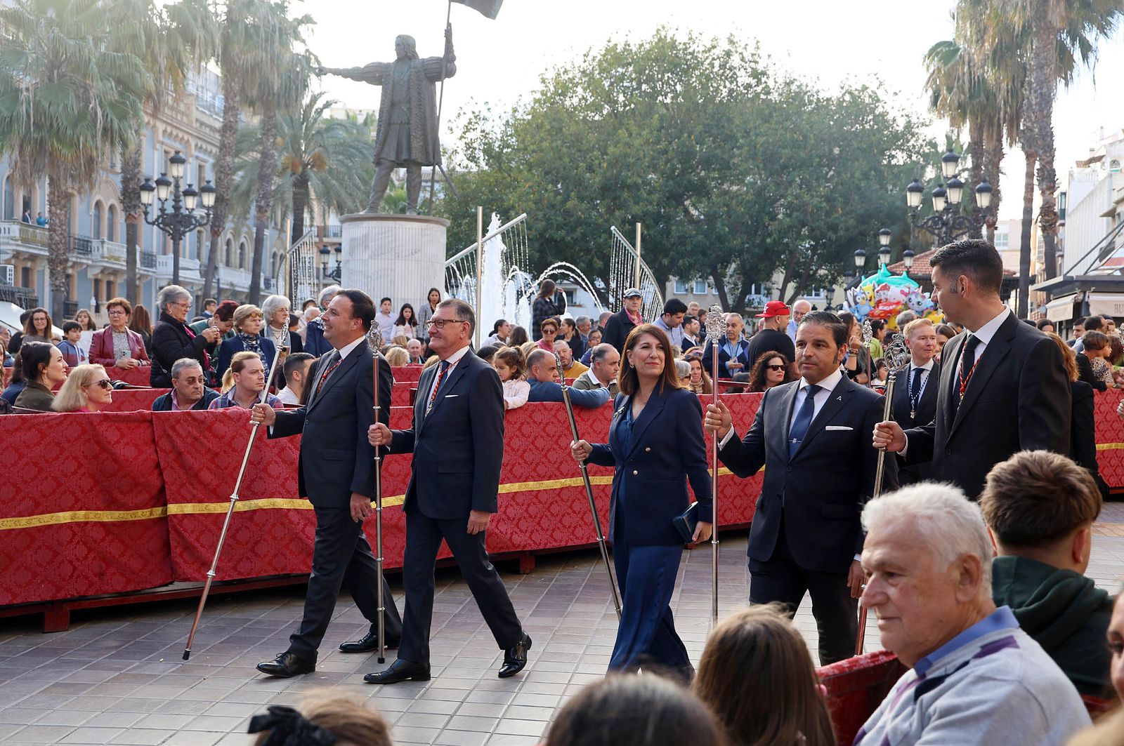 Sábado de Pasión: Imágenes de la procesión del Cristo de la Vera+Cruz portado por el Grupo de Caballería Ligero Acorazado 'Reyes Católicos' II de la Legión de Ronda