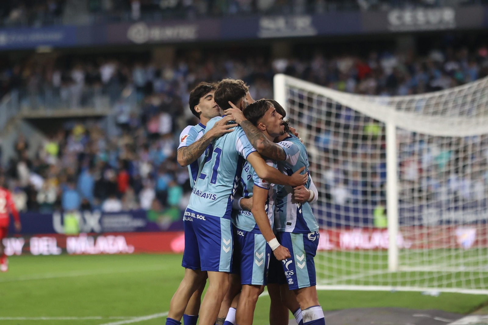 Las fotos del imponente ambiente en La Rosaleda en el Málaga - Córdoba CF