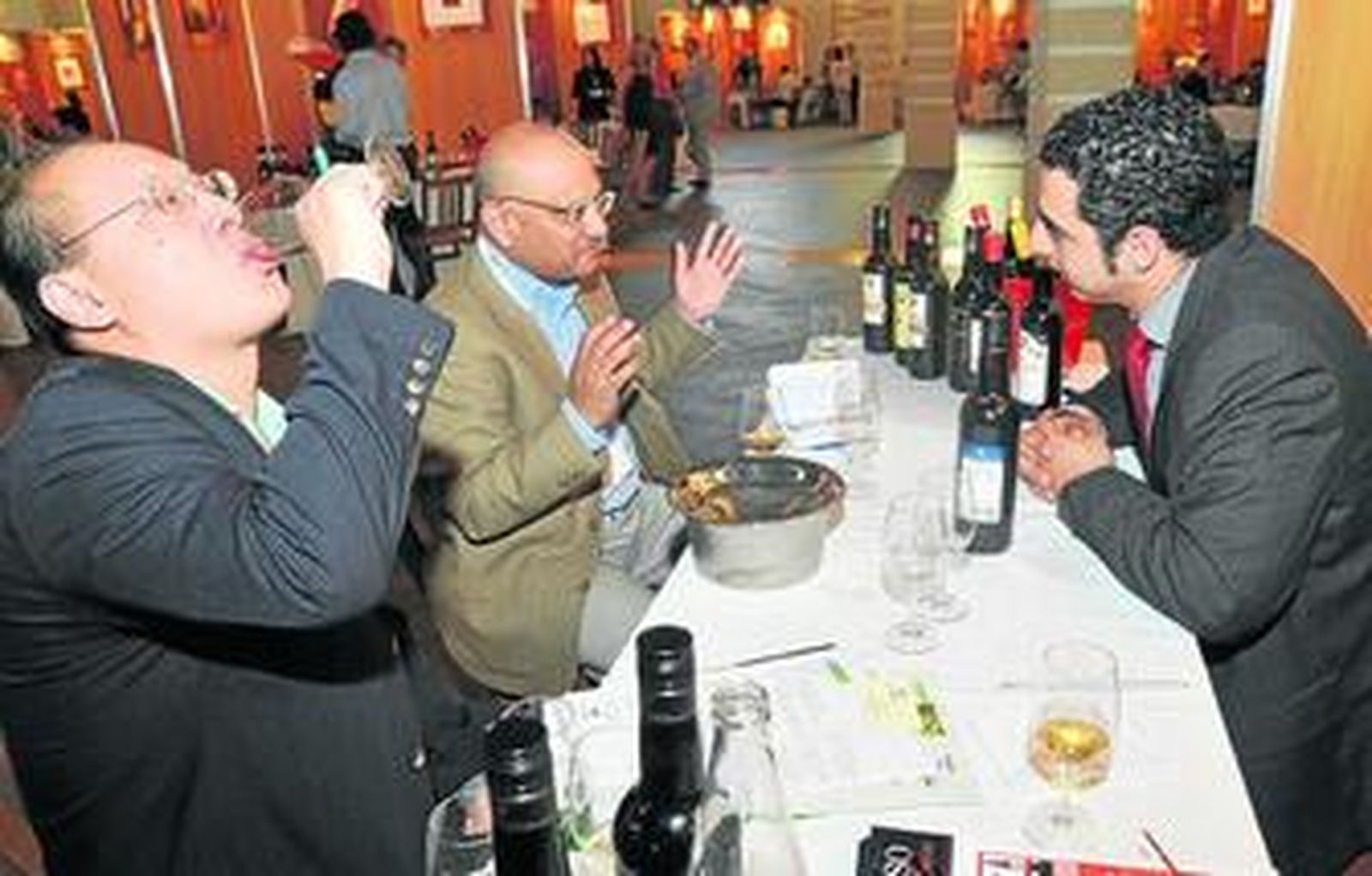 Uno de los numerosos encuentros profesionales celebrados ayer en La Atalaya.