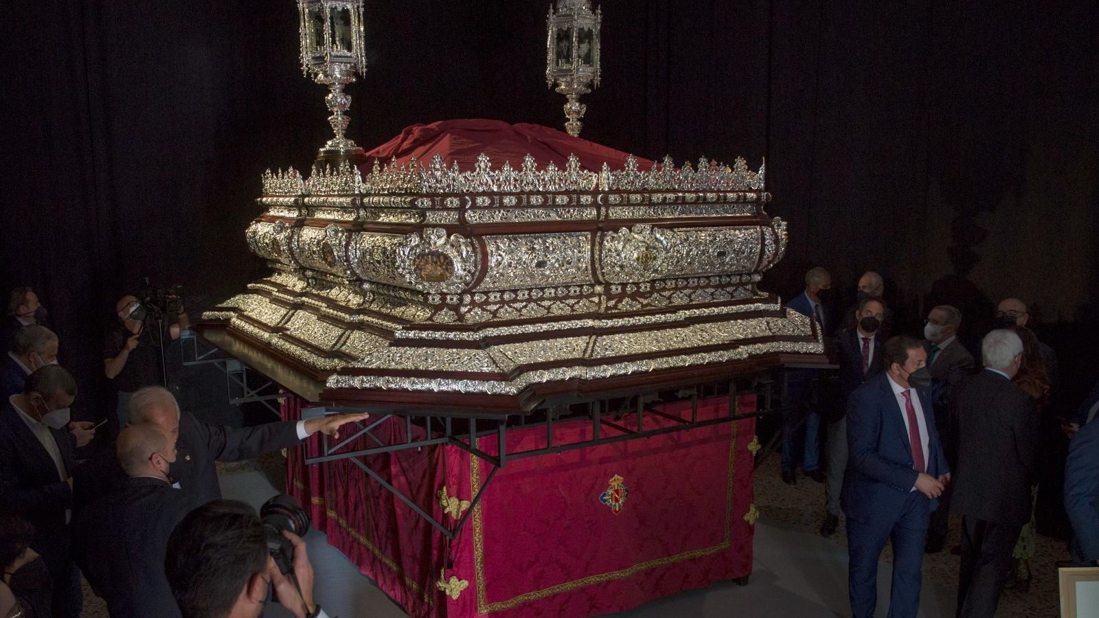 Presentación del trono de Jesús Cautivo en la casa hermandad.