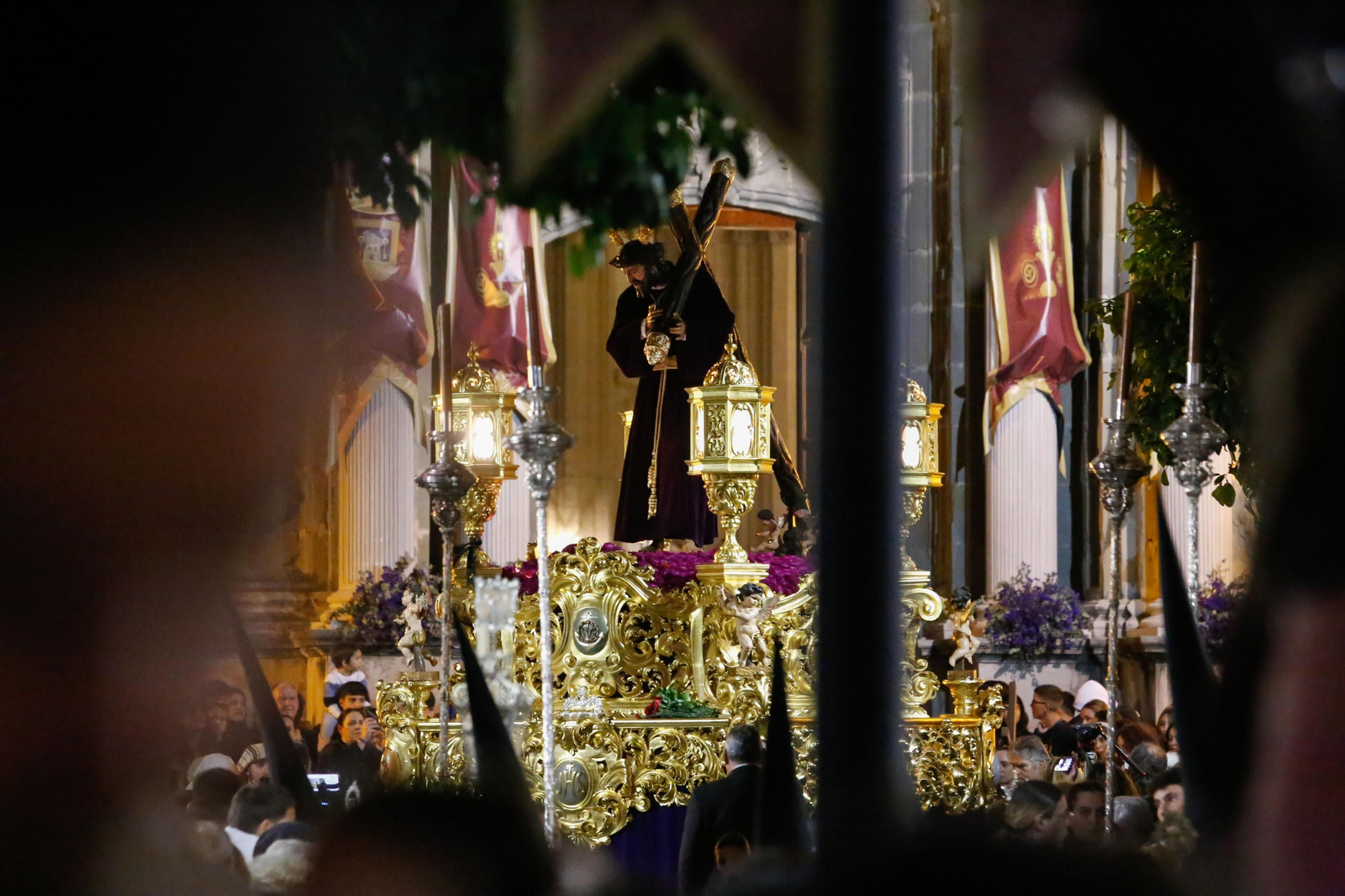 Fotos del Jueves Santo en Tarifa: Jesús Nazareno y María Santísima de la Paz