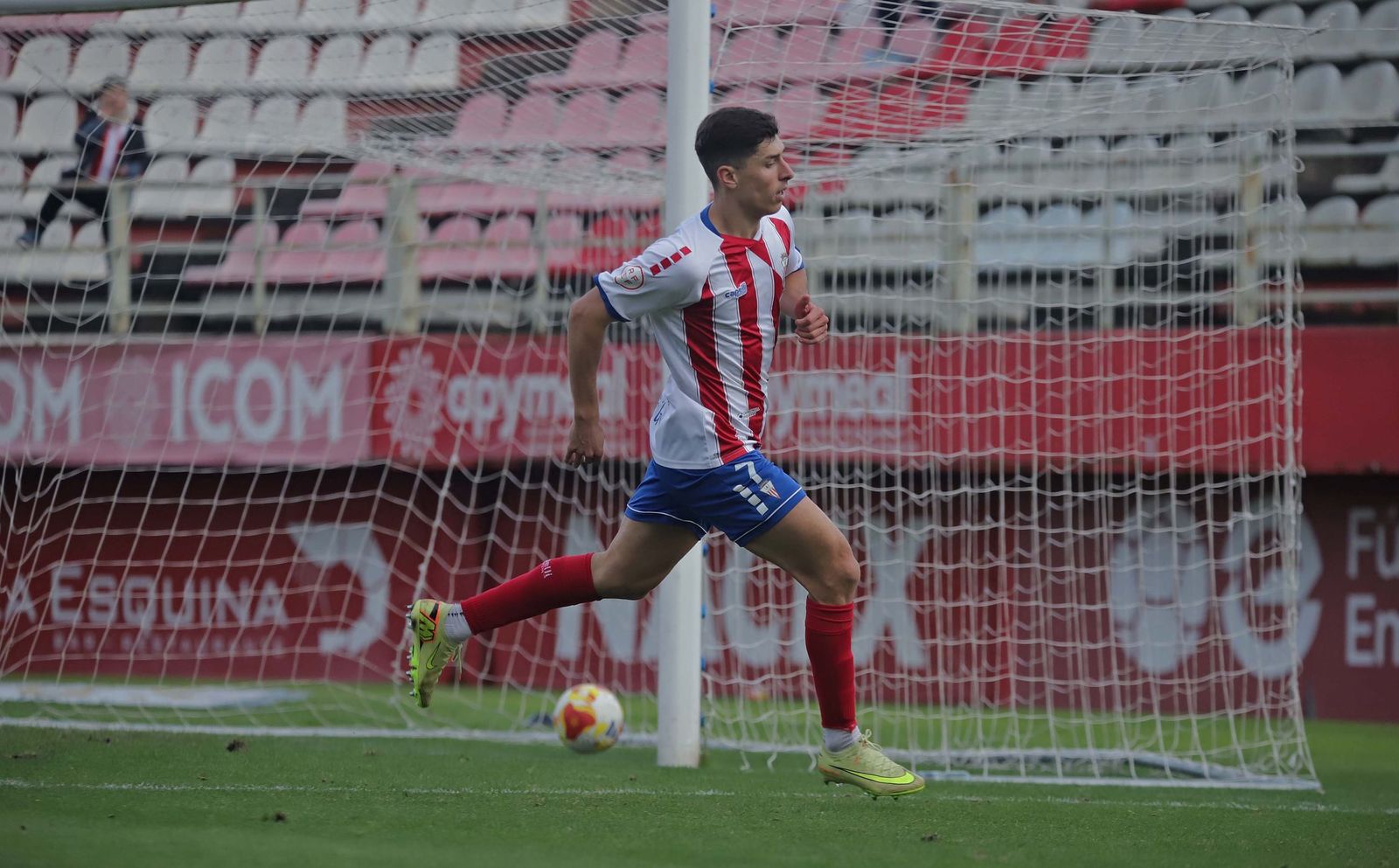 Las mejores fotos del Algeciras - Betis Deportivo de Primera Federación