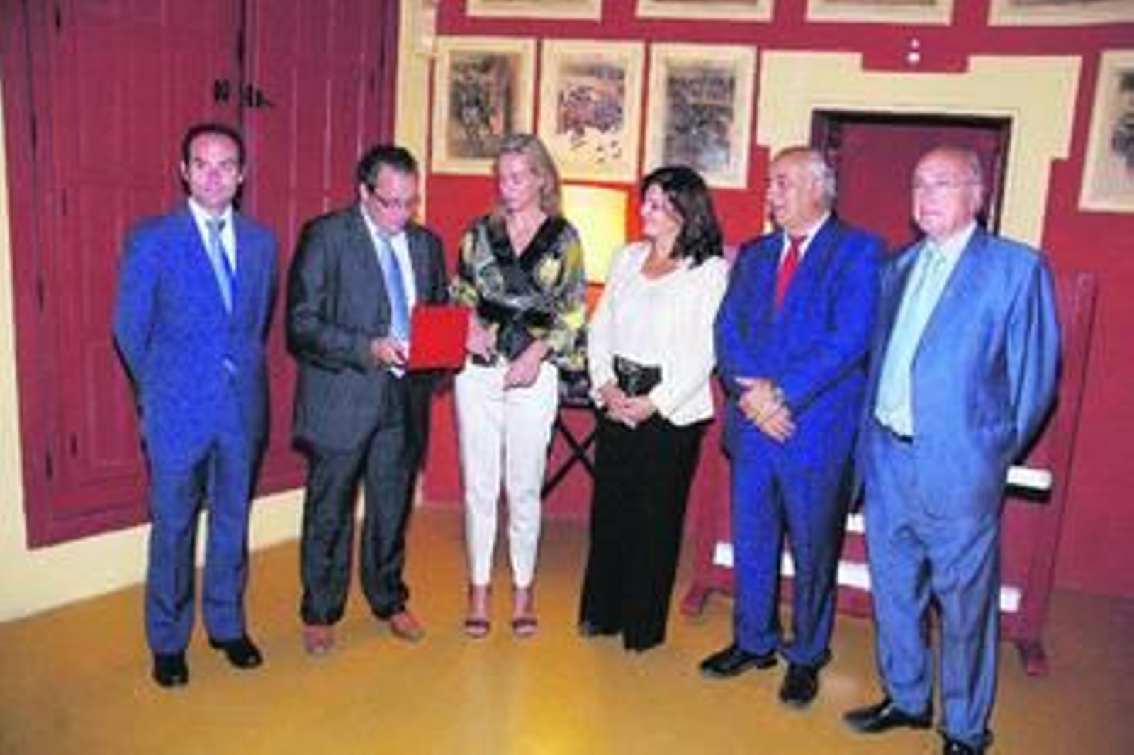 Eduardo Ordóñez, Antonio Soriano, Fernando Masedo y Dolores Barroso, con Macarena Bazán, ayer en Jerez.