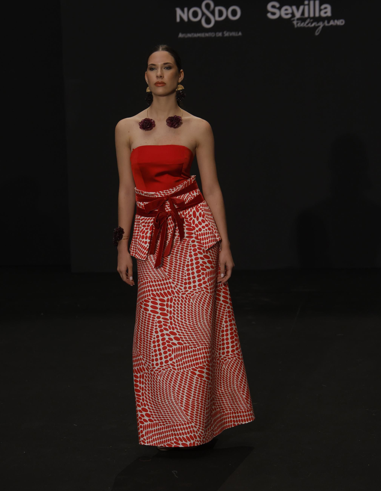 Emprende Lunares, el desfile de moda flamenca de DN Flamenca, que anticipa la Feria de Abril: todas las fotos.