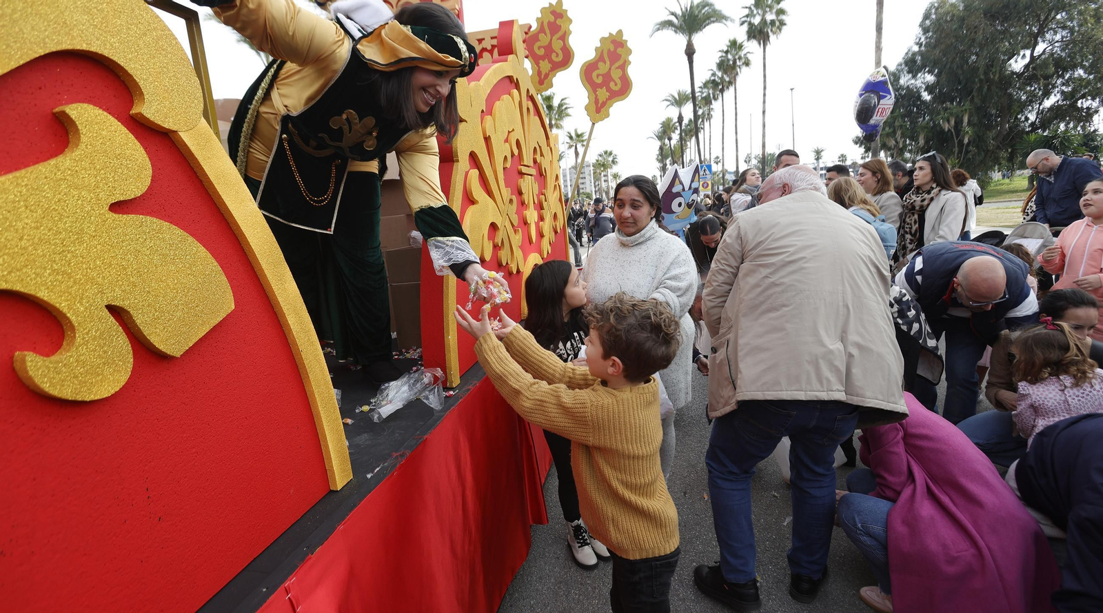 Fotos de la cabalgata de Reyes Magos 2025 en La Línea