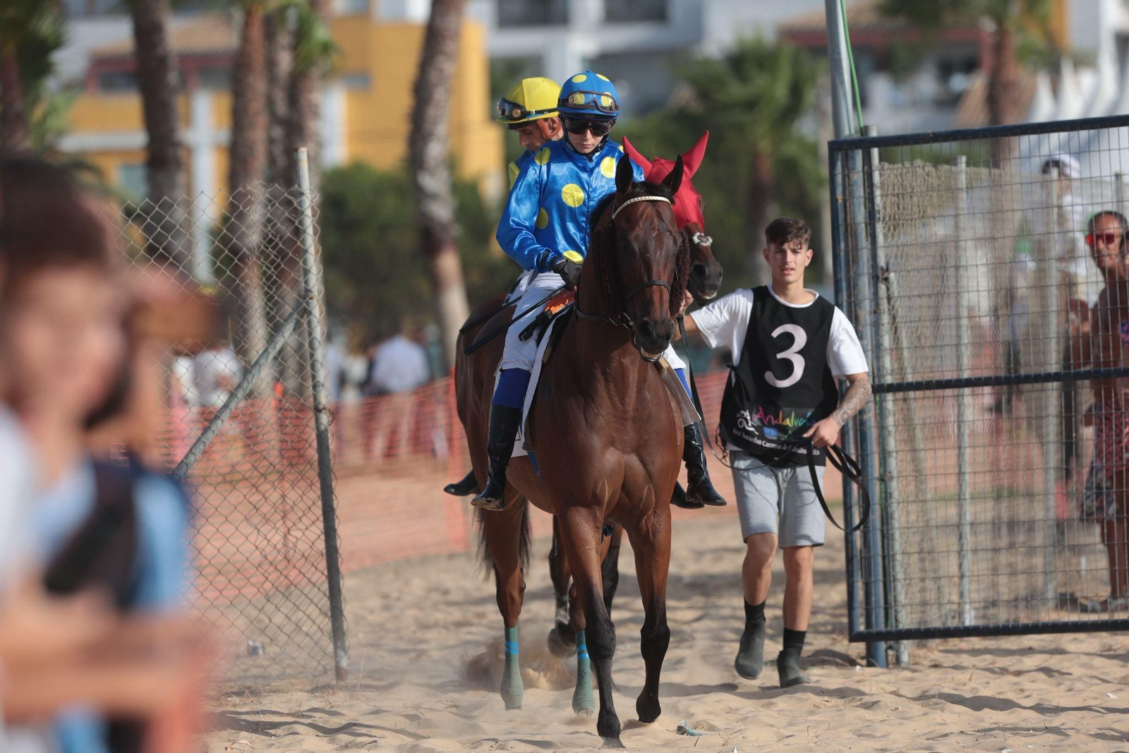 Imágenes de la última jornada del primer ciclo de las Carreras de Caballos de Sanlúcar 2025