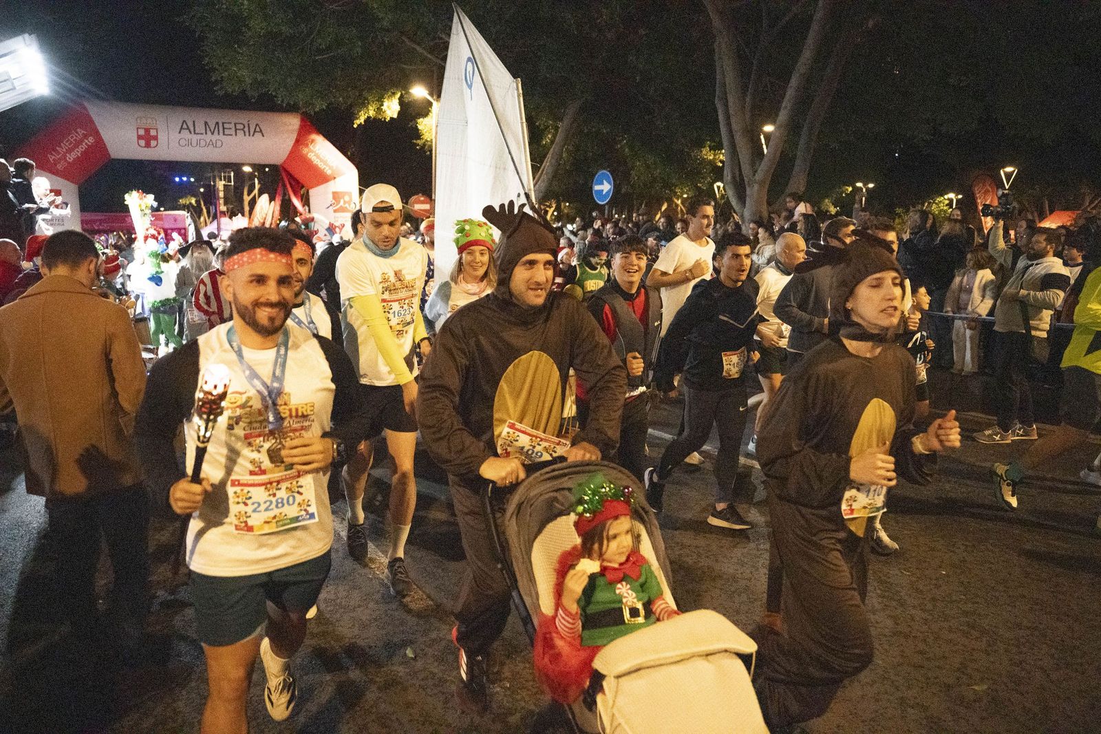Almería corre y celebra su memoria olímpica en una San Silvestre de récord