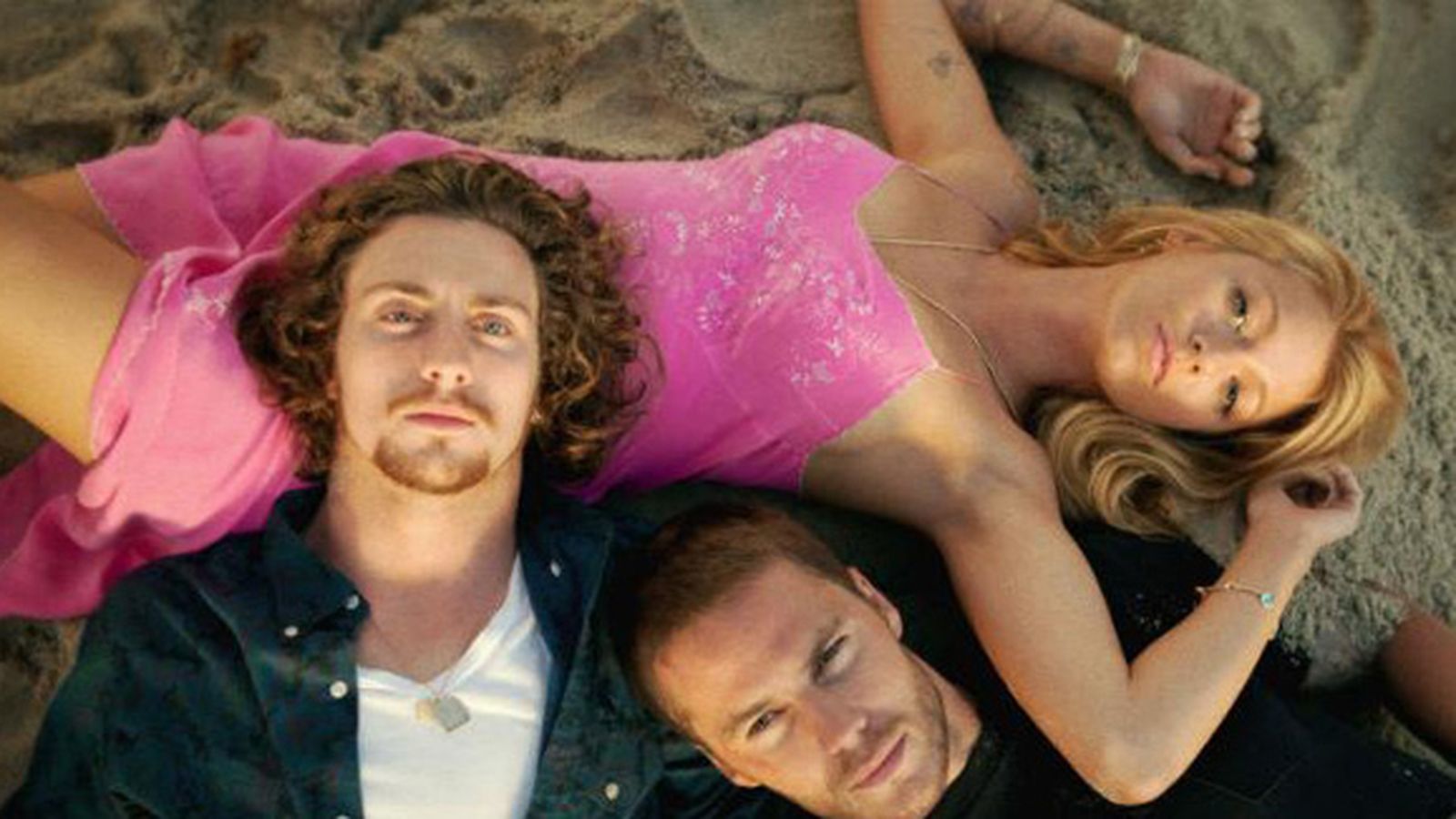 Salvajes, de Oliver Stone, es un ejemplo idílico de poliamor.