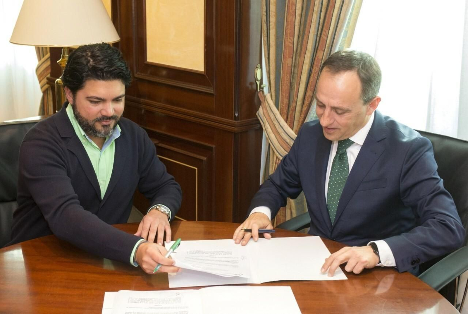 Acuerdo de colaboración entre Unicaja Banco y la Asociación de Jóvenes Empresarios Acuerdo de colaboración entre Unicaja Banco y la Asociación de Jóvenes Empresarios
