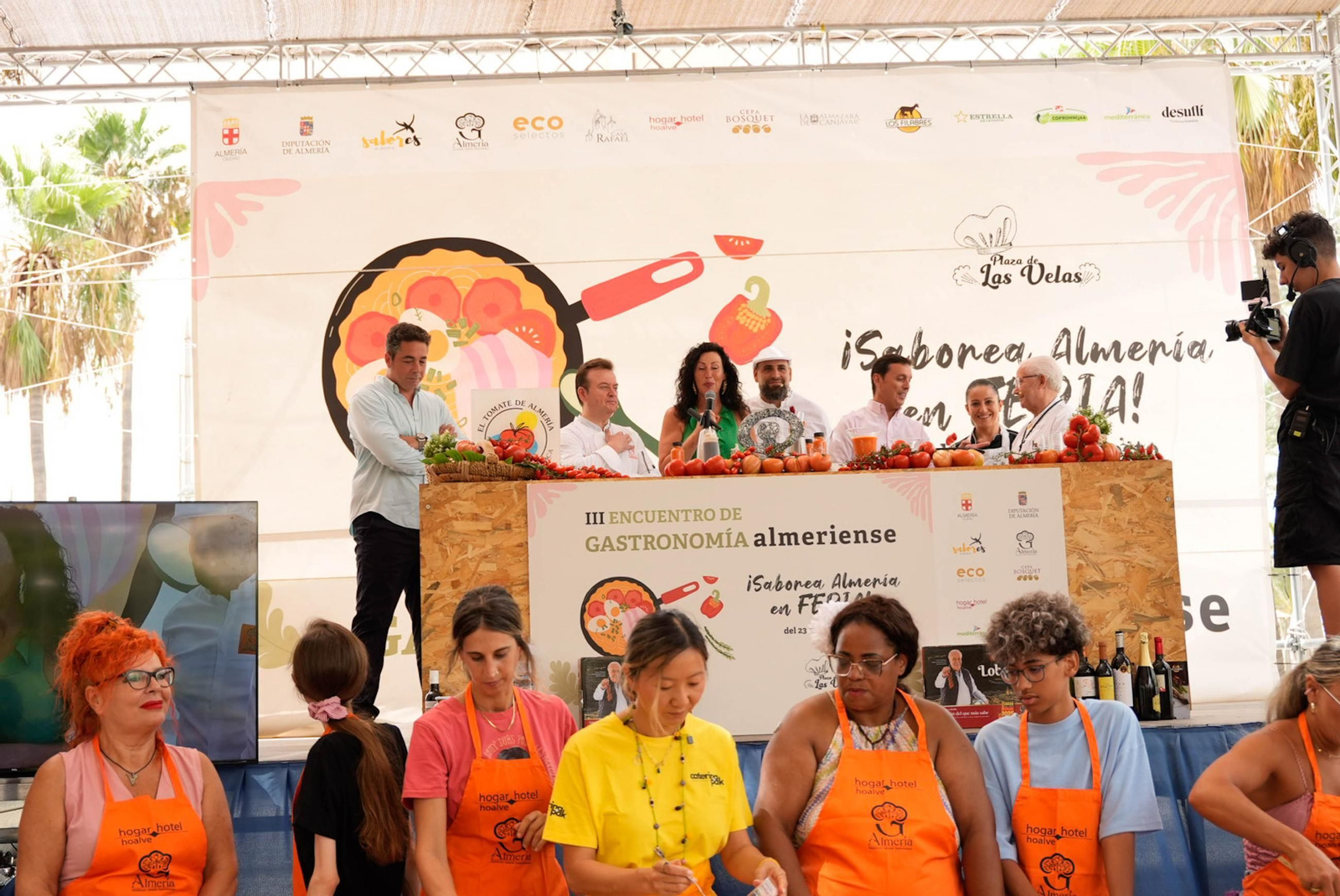 La Cofradía del Tomate y la semifinal del concurso gastronómico de la Feria de Almería, en imágenes