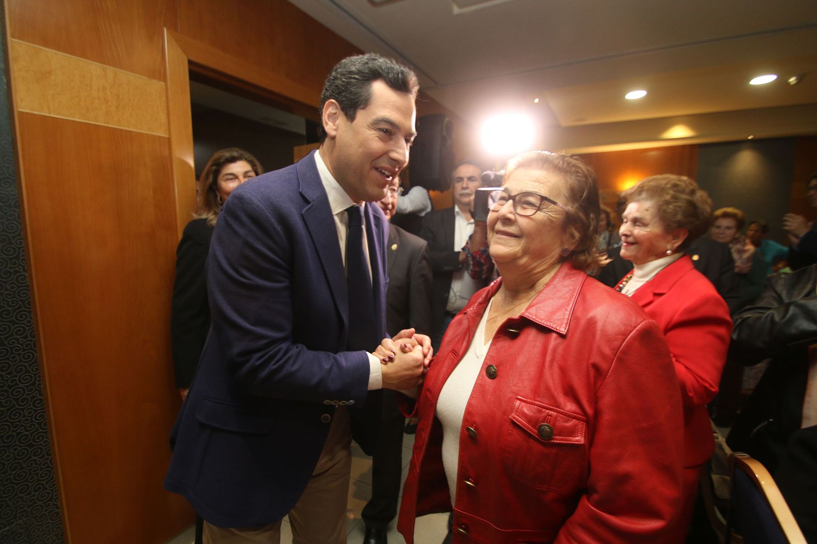 Las imágenes de la visita de Juanma Moreno a Almería