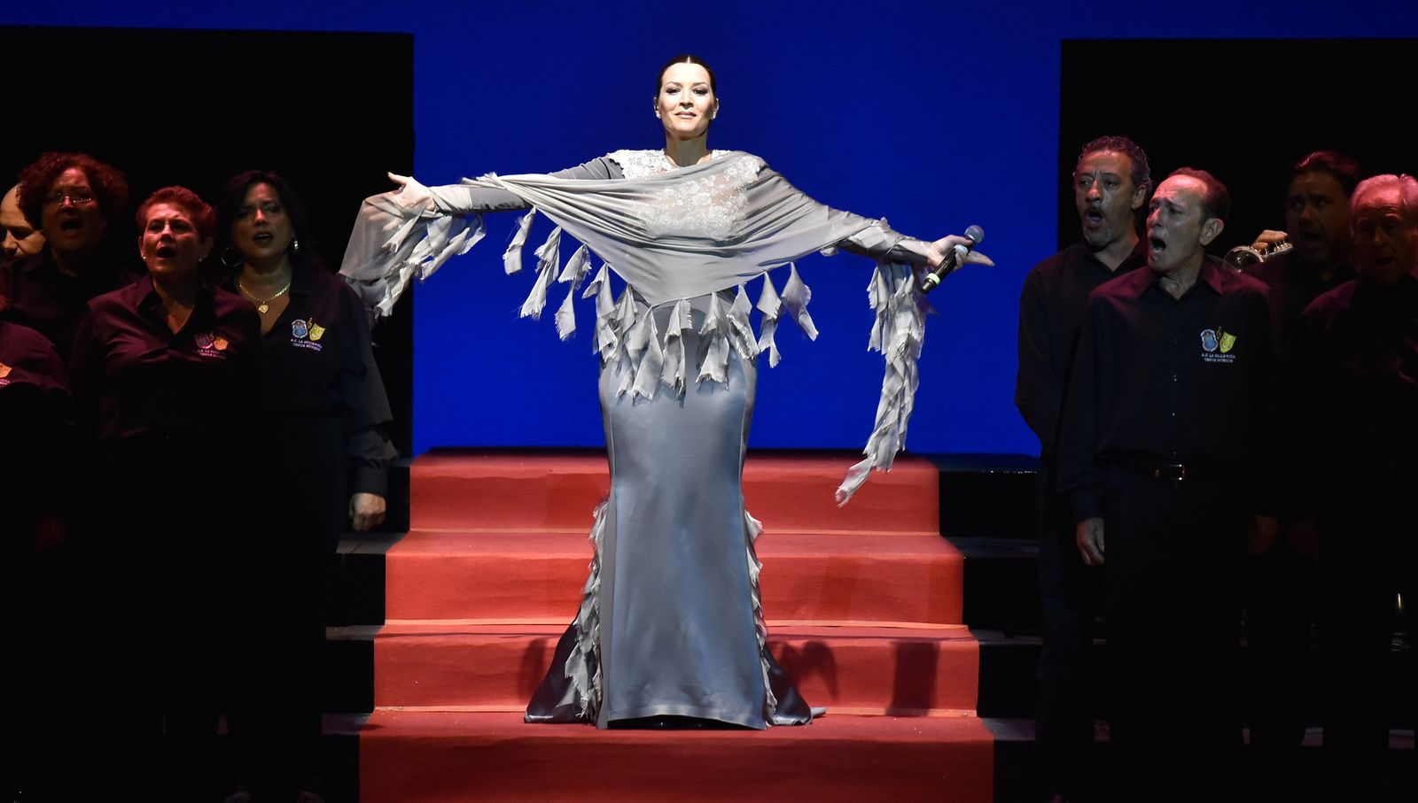 La cantante Erika Leyva participa en la gala solidaria de Pulseras Rosas