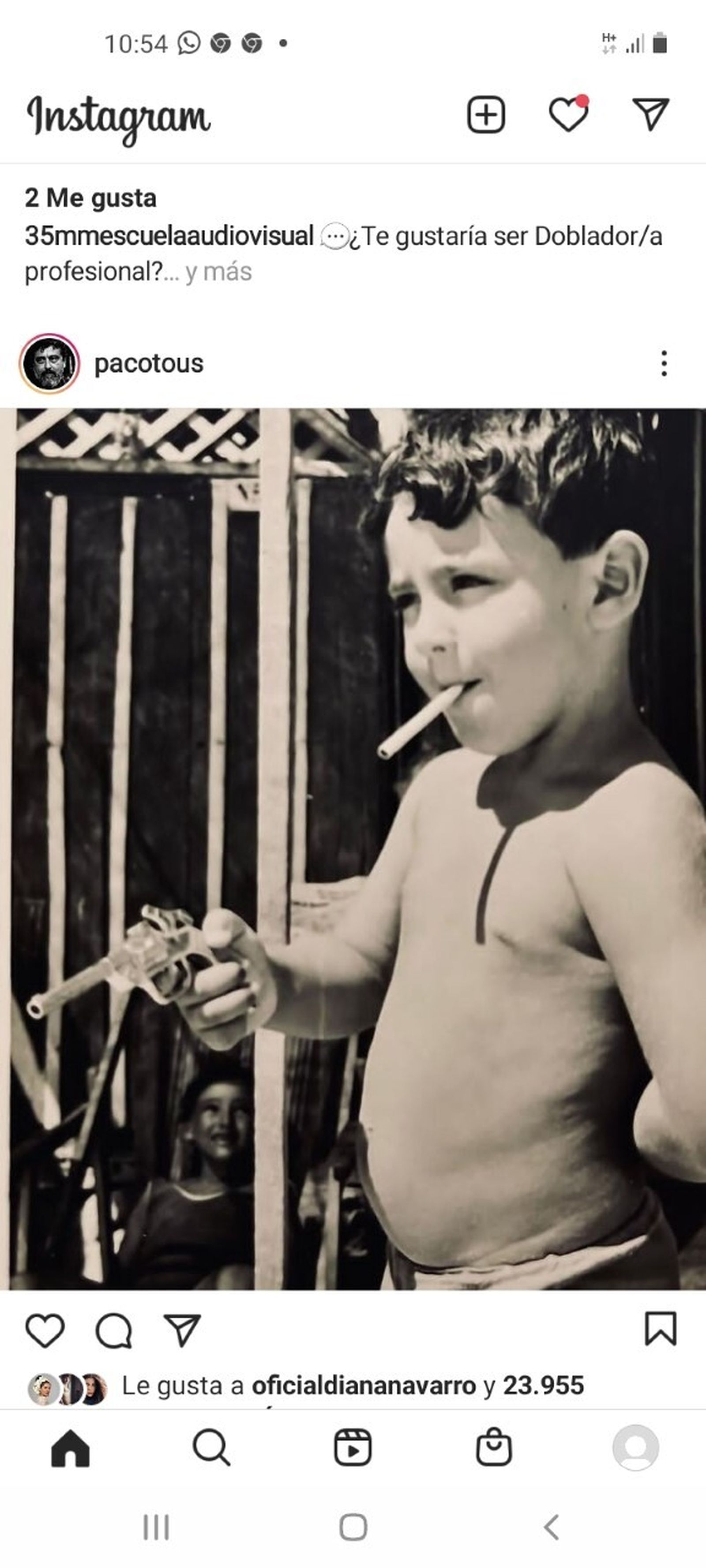 Este niño jugaba así a los vaqueros en la playa (Pista: una ciudad playera y turística del Sur, por supuesto. Afinamos. La foto fue en la playa de La Puntilla)