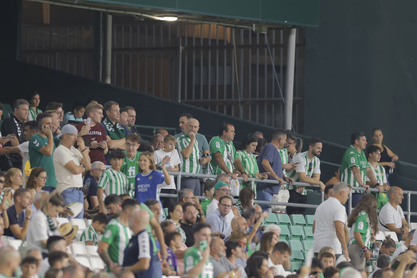 Búscate en las fotos del Betis-Valencia