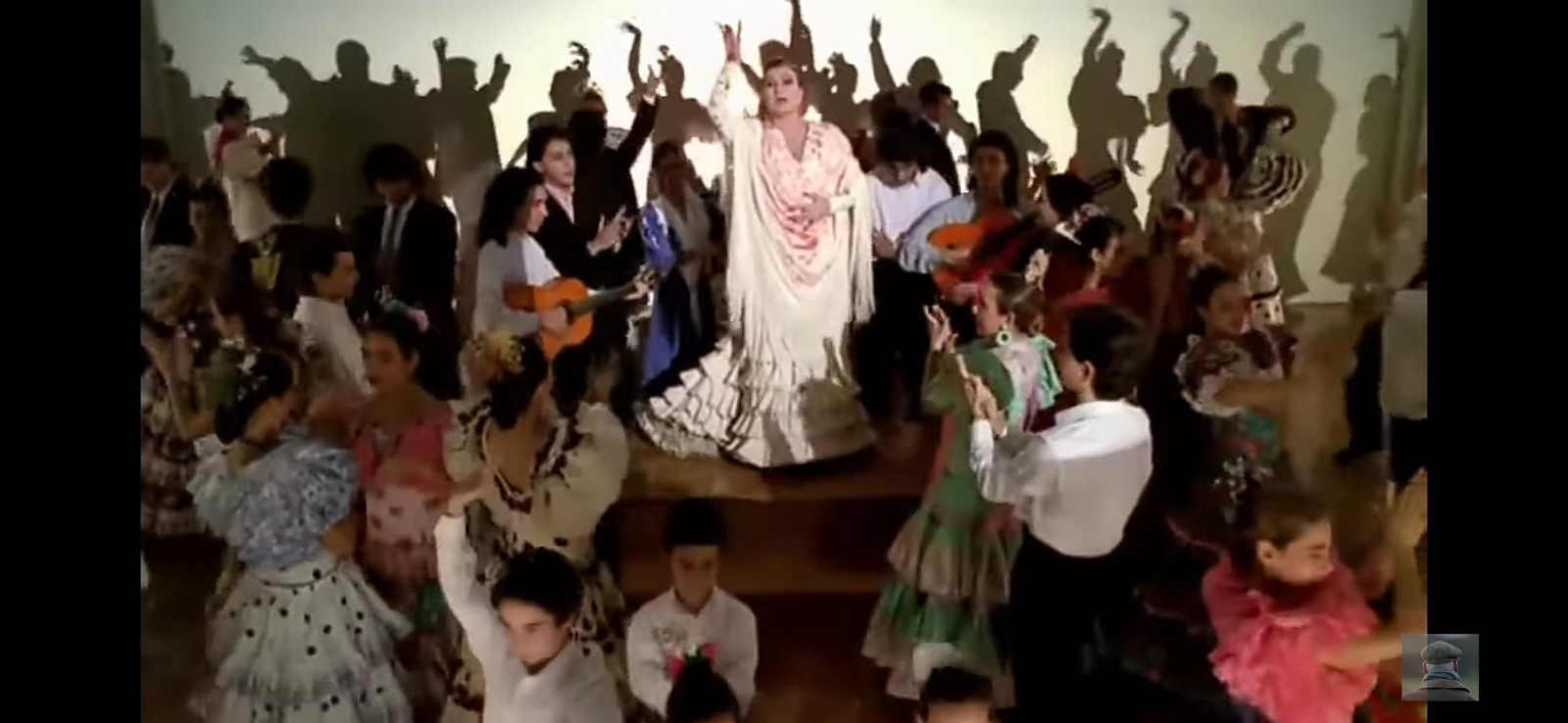 Rocío Jurado, en una escena de 'Sevillanas'.