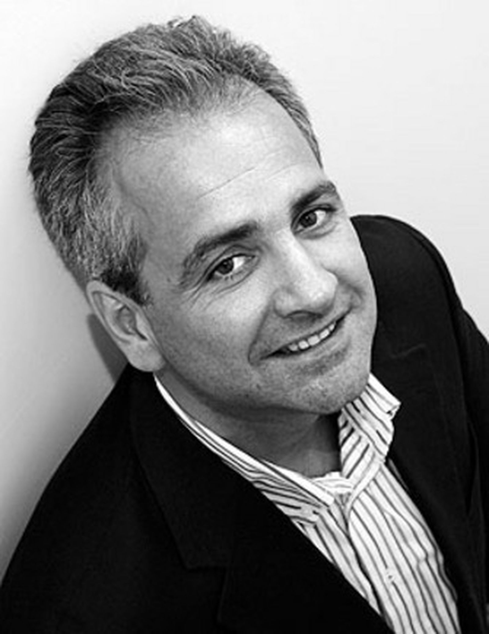 Junto a la maqueta del futuro barrio sevillano de Santa Bárbara.