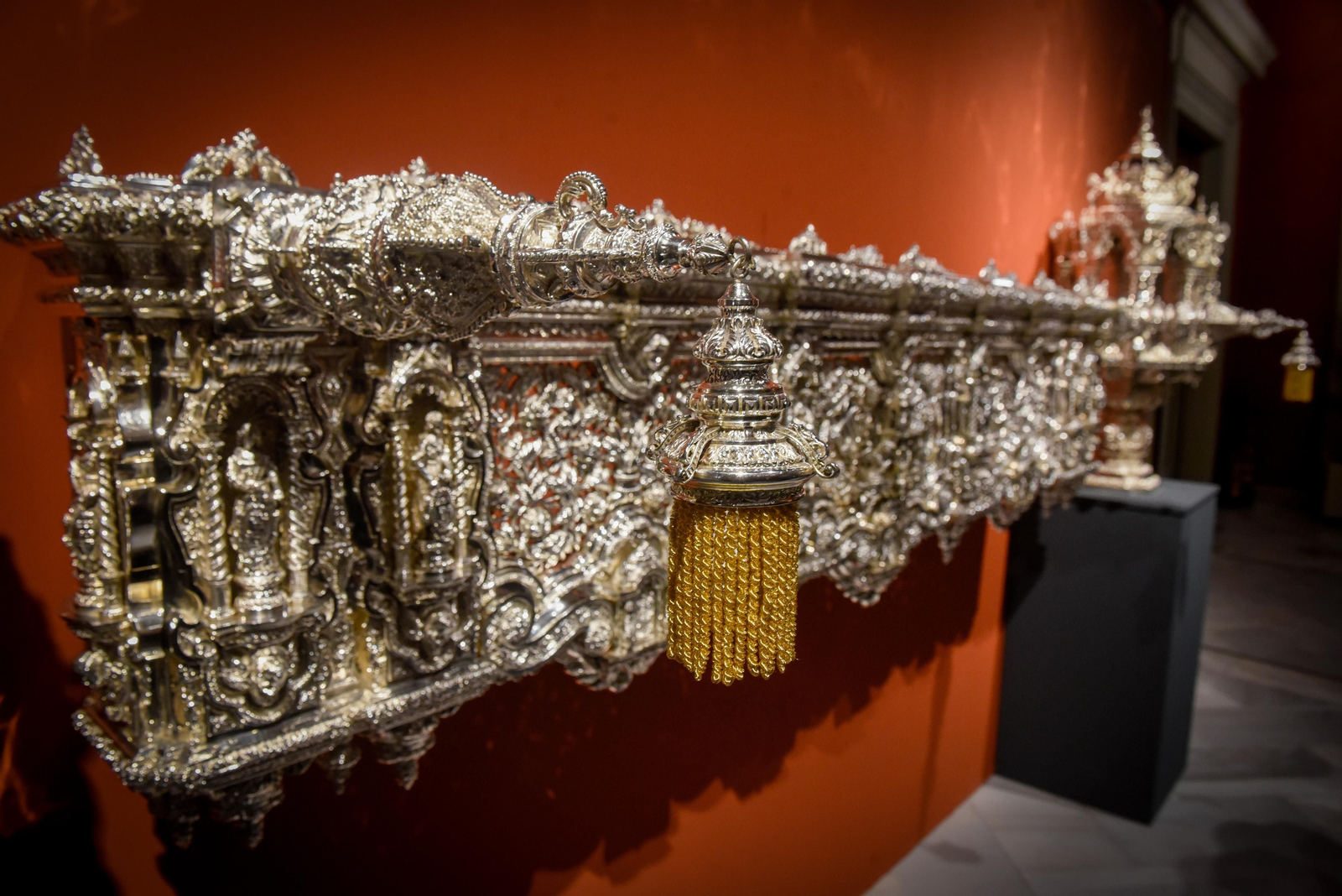 La excelencia de la pintura, la orfebrería y el bordado, en la fundación Cajasol