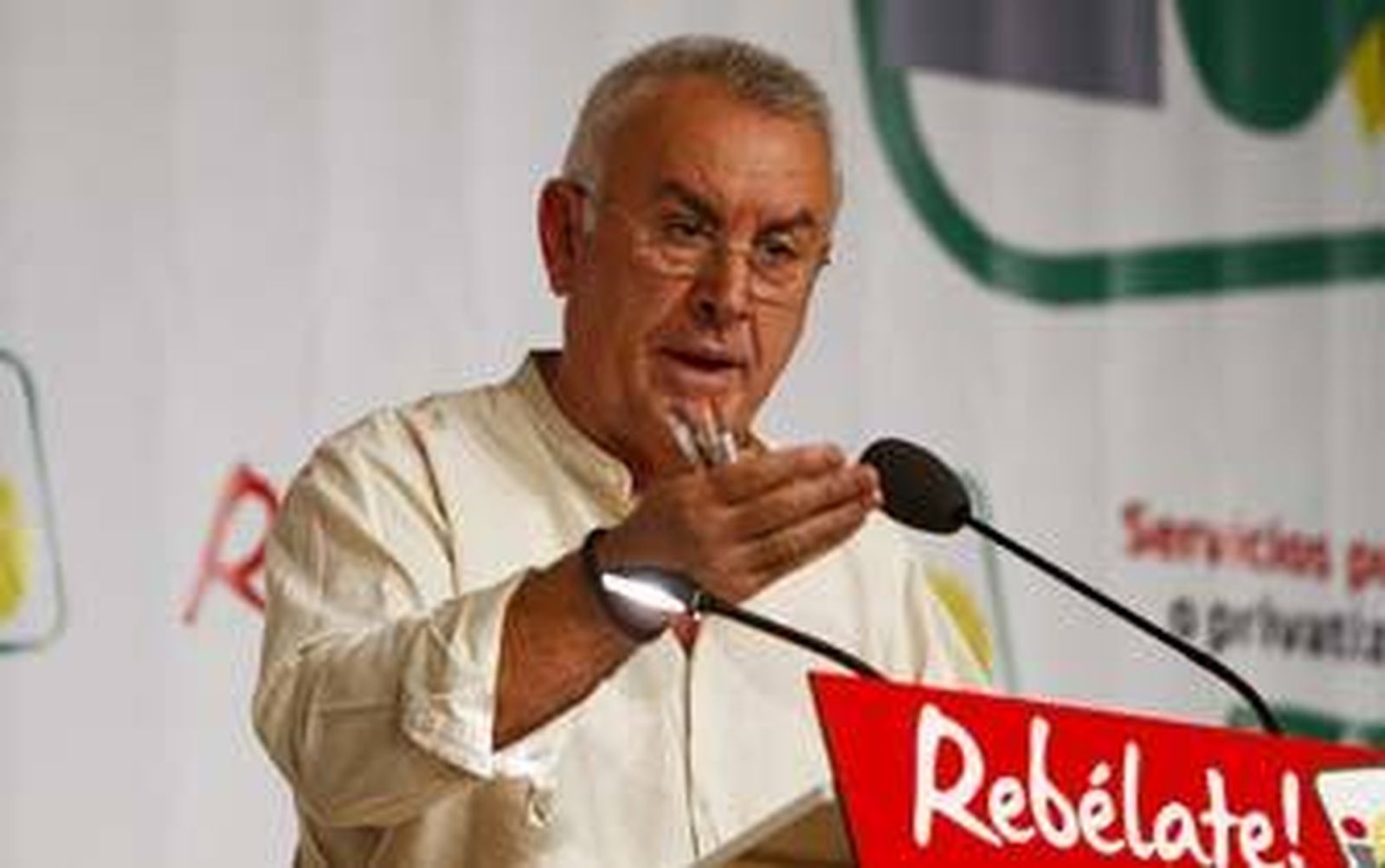 Cayo Lara en un momento de su intervención ayer en Cádiz./Lourdes de Vicente