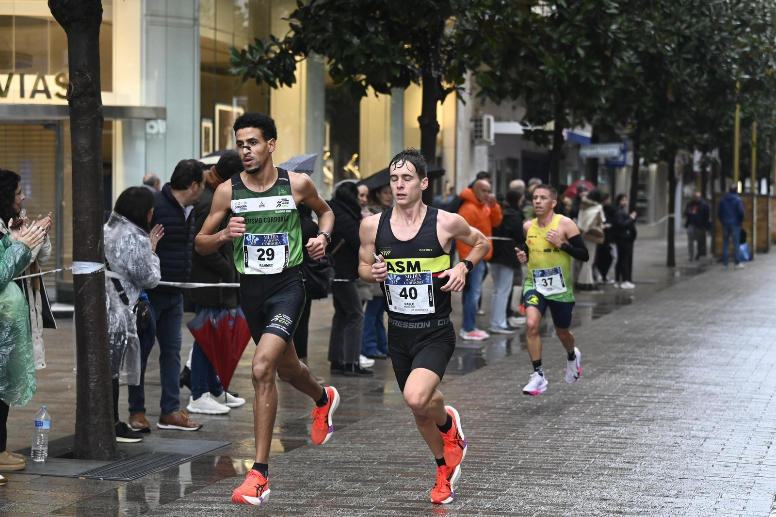 El paso de la Media Maratón de Córdoba 2025 por el centro de la ciudad