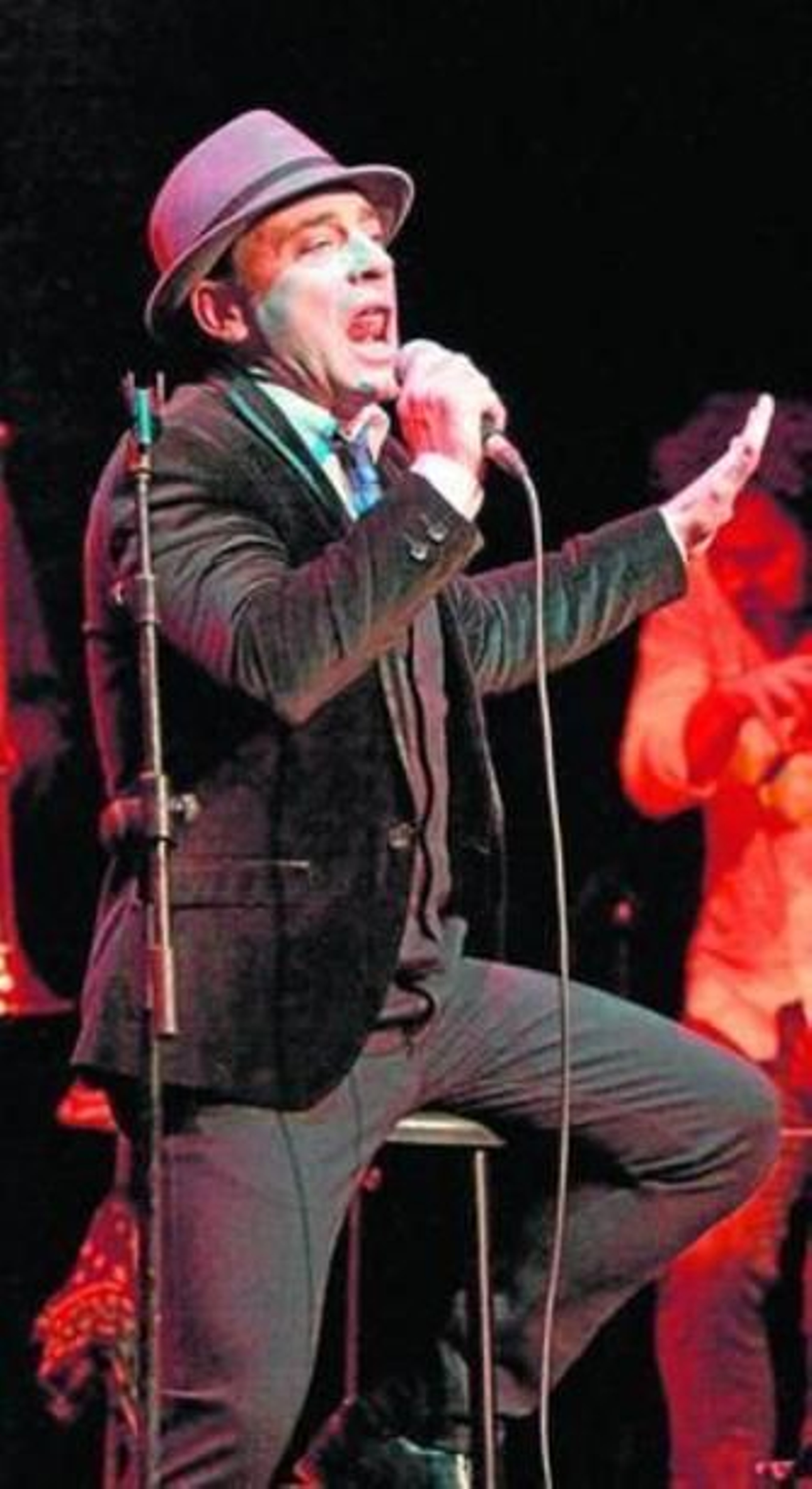 Zenet canta durante su reciente actuación en el Gran Teatro de Huelva.