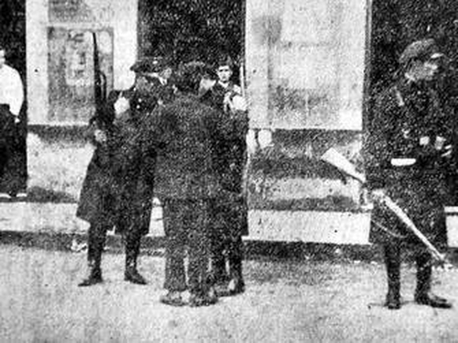 1933El movimiento anarquista revolucionario también llega a las calles de Cádiz