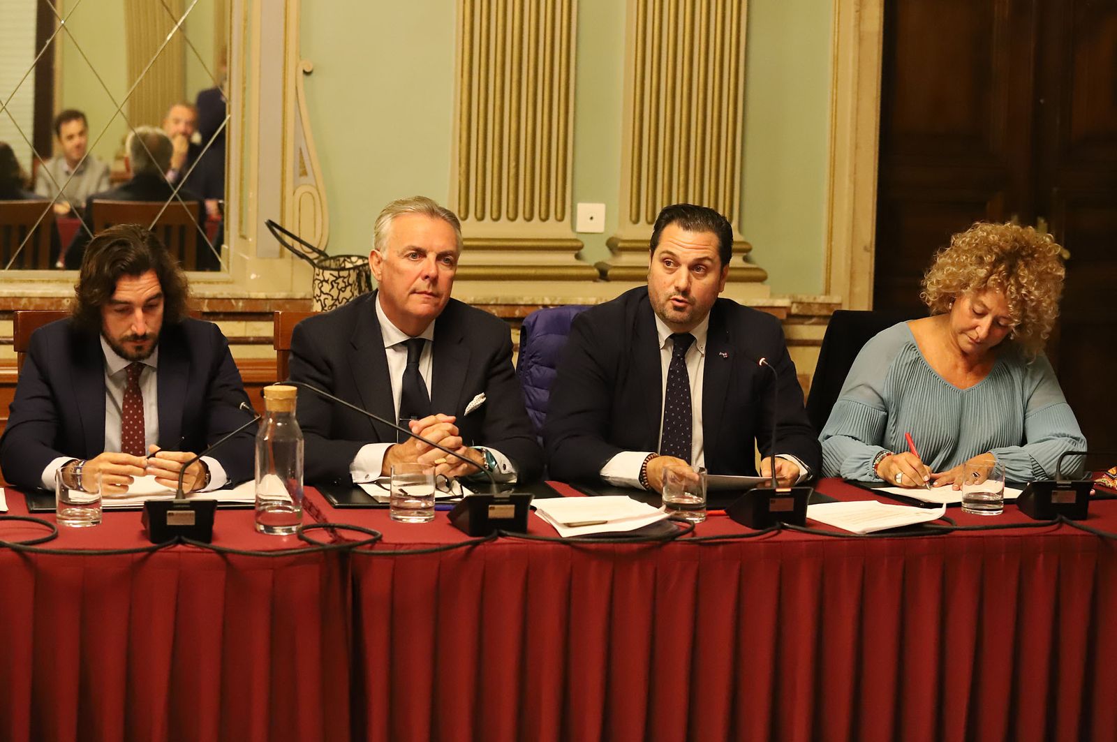 Imágenes del pleno celebrado en el Ayuntamiento de Huelva