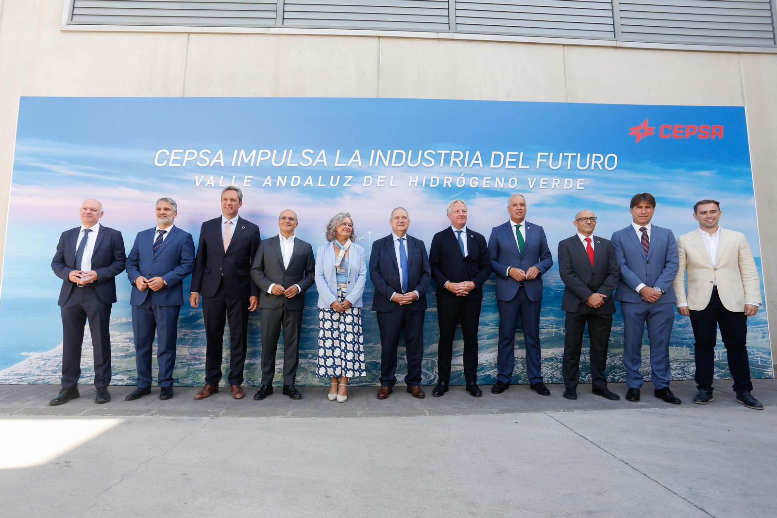 Visita del ministro de Industria al parque de Cepsa en San Roque para conocer sus proyectos de hidrógeno verde Visita del ministro de Industria al parque de Cepsa en San Roque para conocer sus proyectos de hidrógeno verde