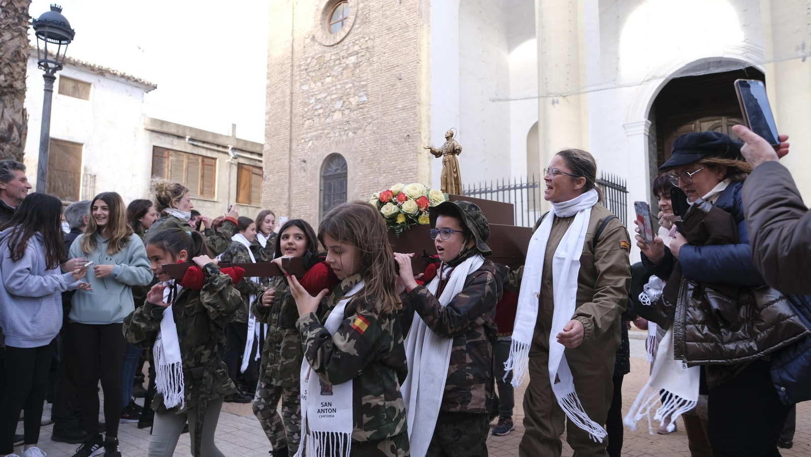 Imágenes de las Fiestas de San Antón y San Cayetano, de Cantoria