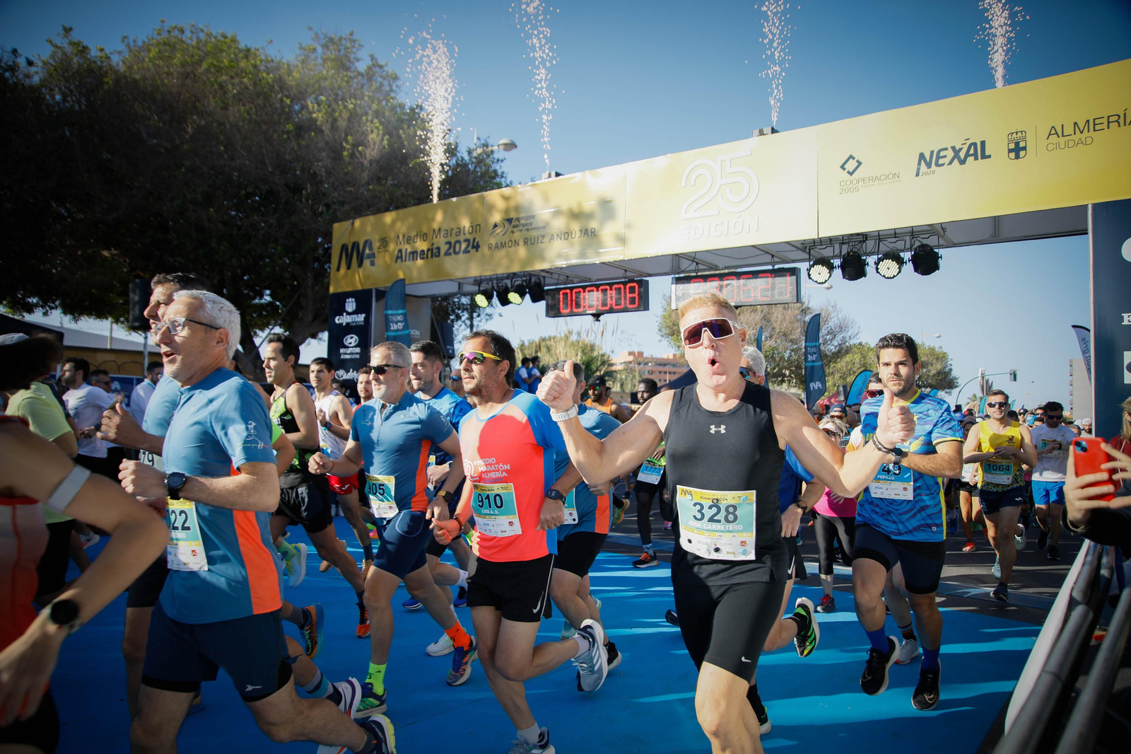 Imágenes de la salida de la Media maratón Ciudad de Almería