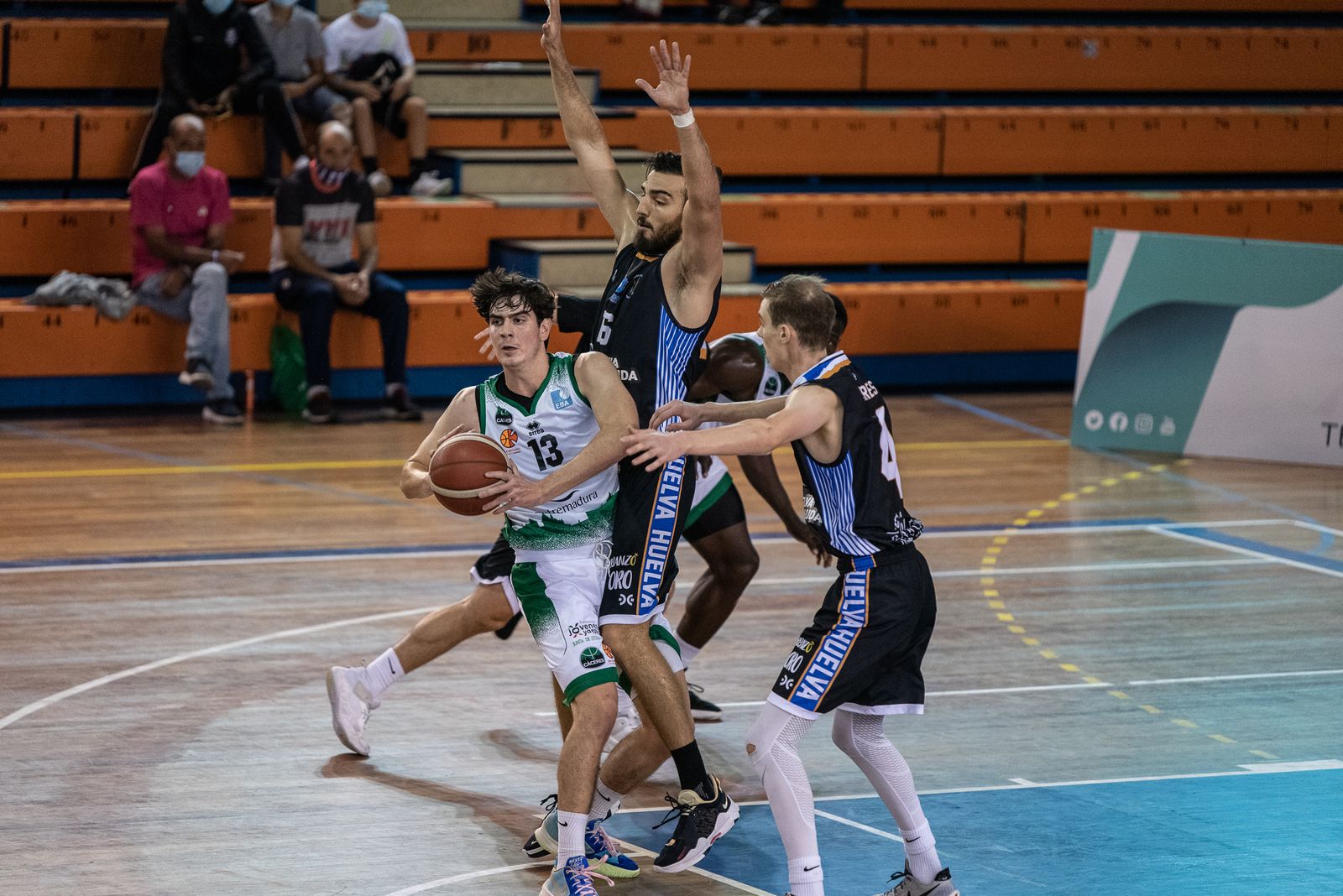 Baloncesto: Imágenes del Huelva Comercio - Extremadura