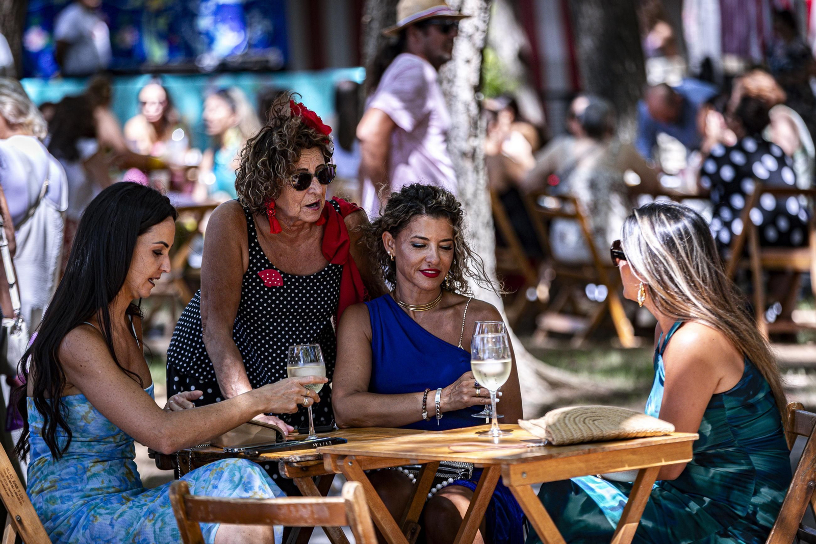 Búscate en las imágenes del Día de la Mujer de la Feria del Carmen y de la Sal de San Fernando