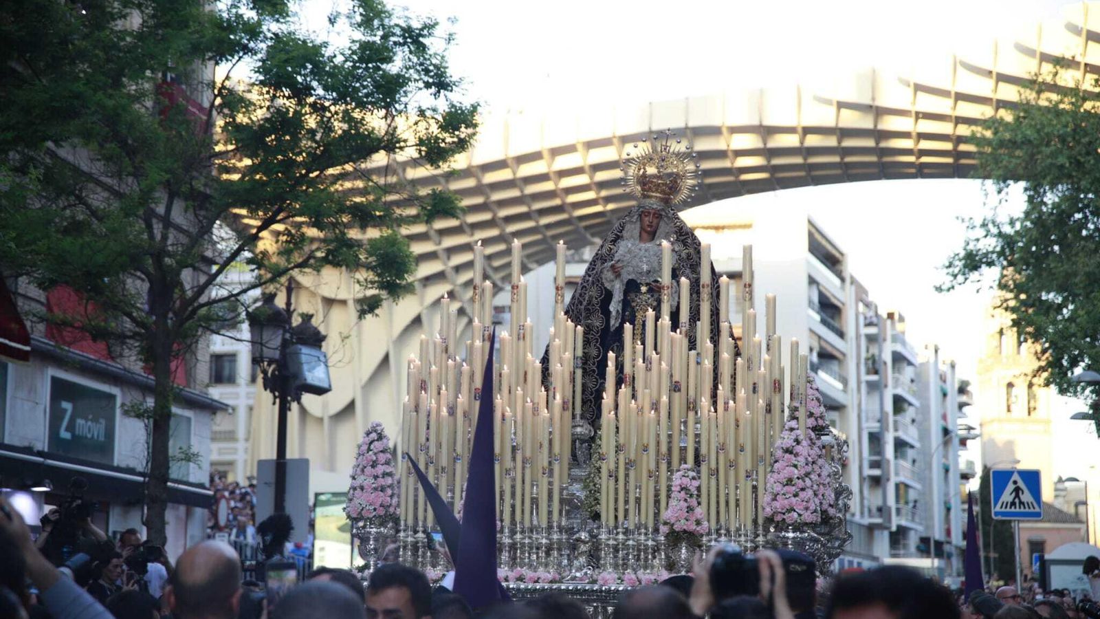 La Virgen del Valle, sin palio, por la Encarnación.