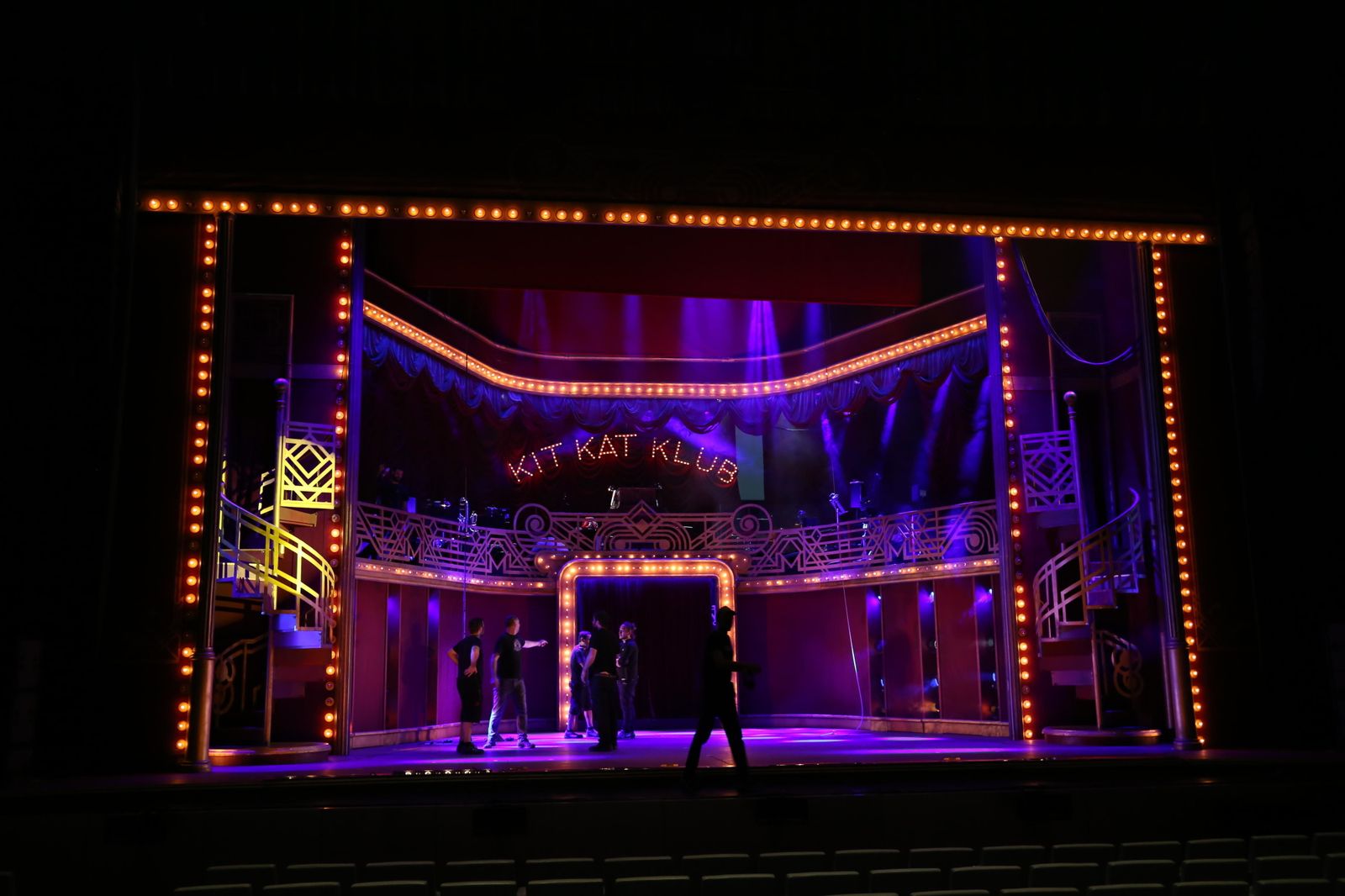 Recreación del Kit Kat Club en esta producción que podrá verse en Sevilla hasta el día 22.