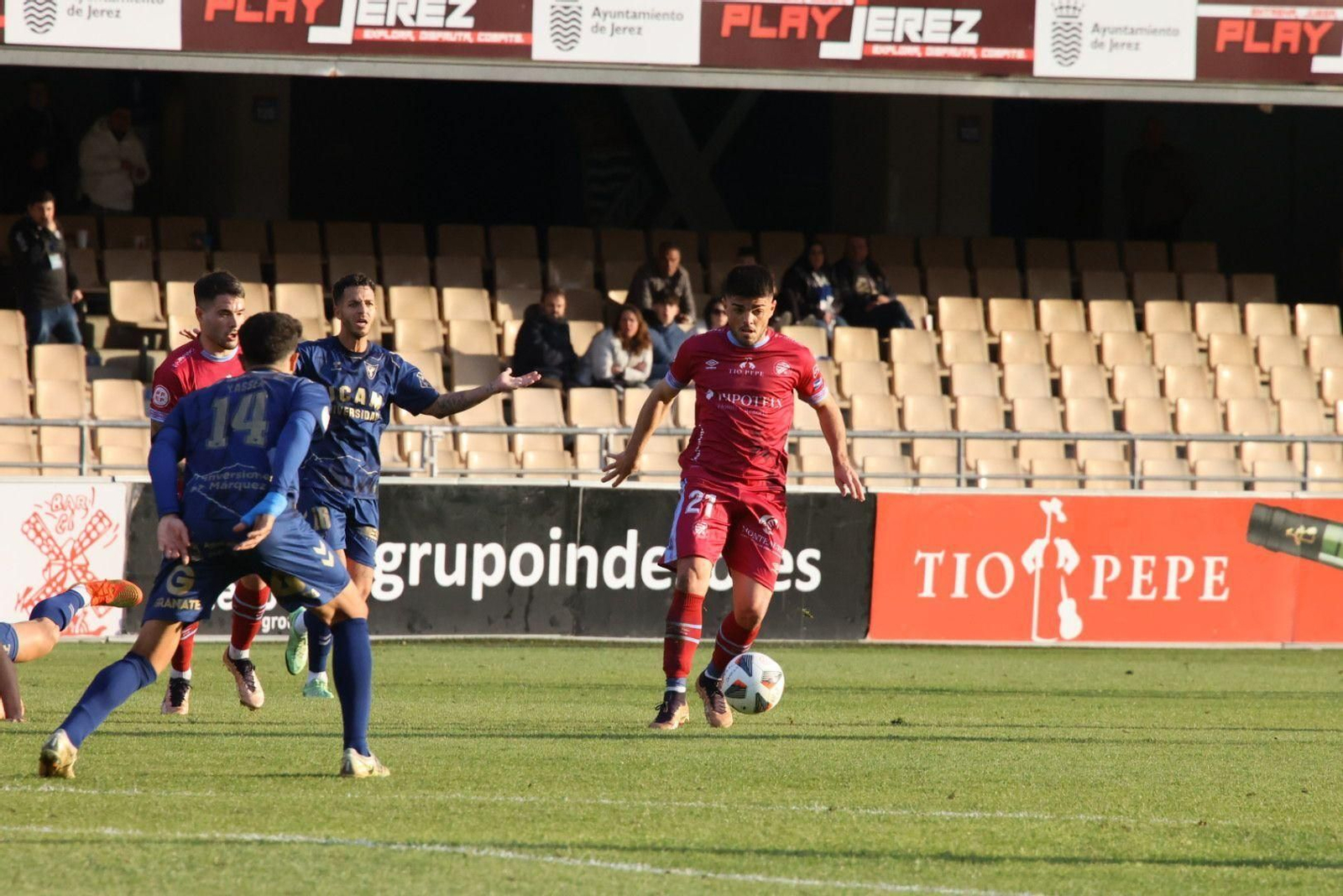 Carri volvió a ser titular en el Xerez DFC y, como el equipo, fue de menos a más. Carri volvió a ser titular en el Xerez DFC y, como el equipo, fue de menos a más.