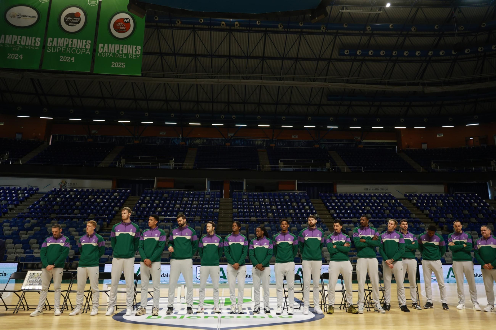 El presidente de la Junta de Andañucía, Juanma Moreno, visita a los campeones de la Copa del Rey