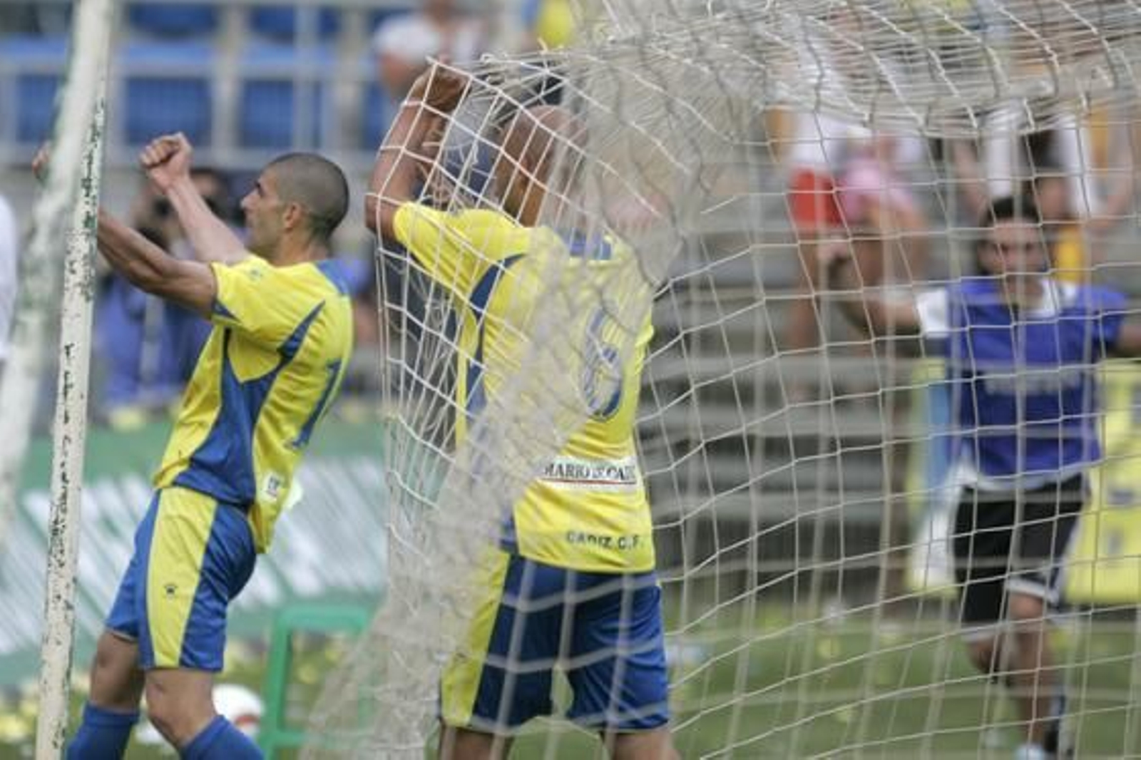 Moreno dedica a la grada su gol ante el Mirandés.

Foto: Jesus Marin