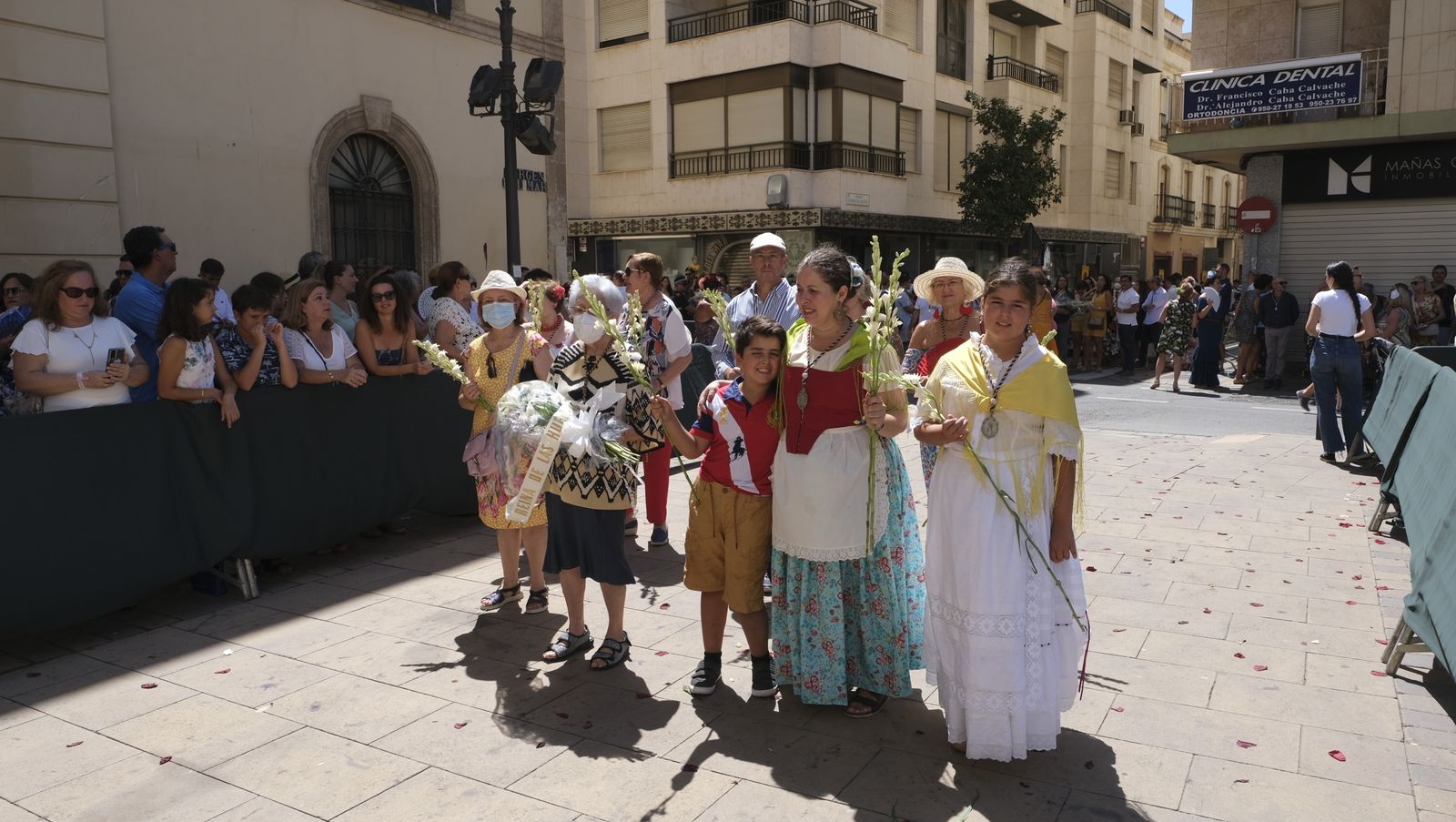 Imágenes de la ofrenda floral a la Virgen del Mar. Feria de Almería 2022