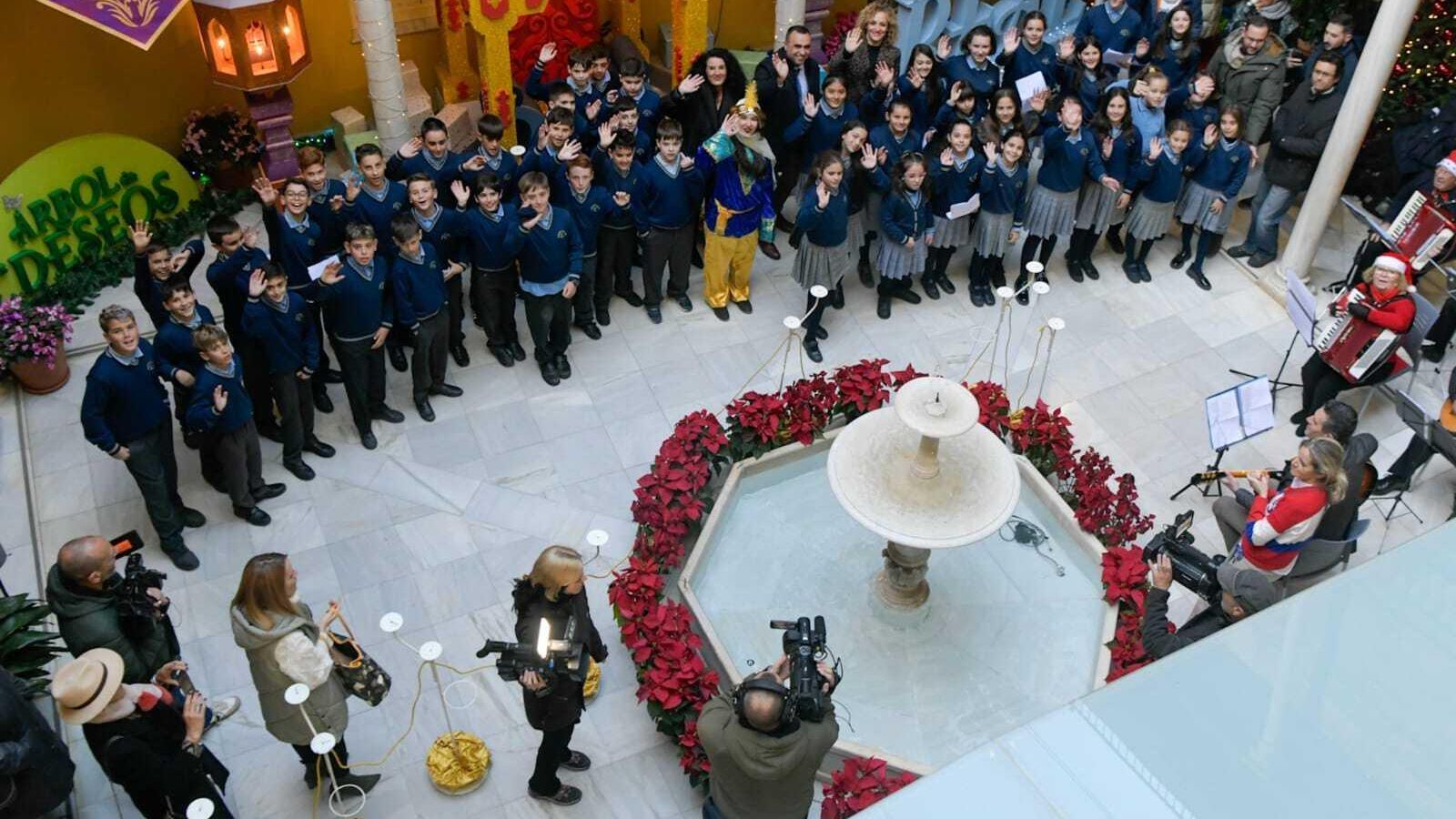 La Diputación de Granada abre el 'Jardín de los Sueños' e inaugura su Belén en Niñas Nobles